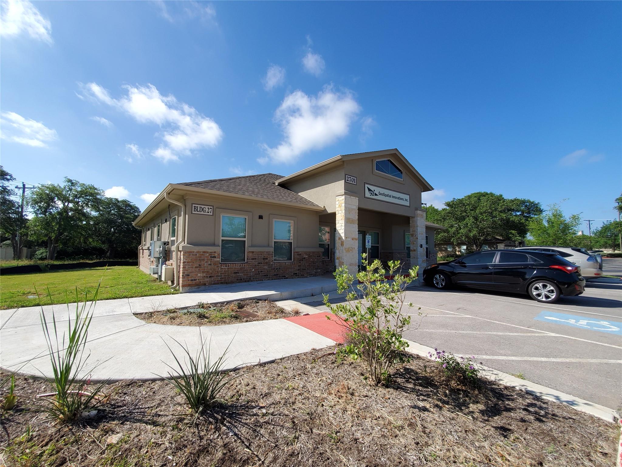 1464 E Whitestone Blvd #2701-2702 Property Photo 6