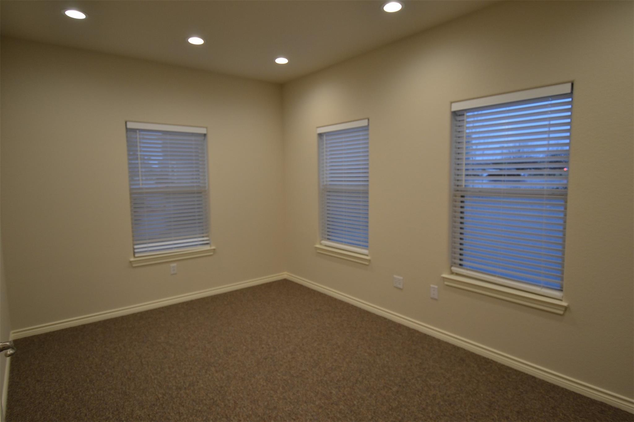 1464 E Whitestone Blvd #2701-2702 Property Photo 8