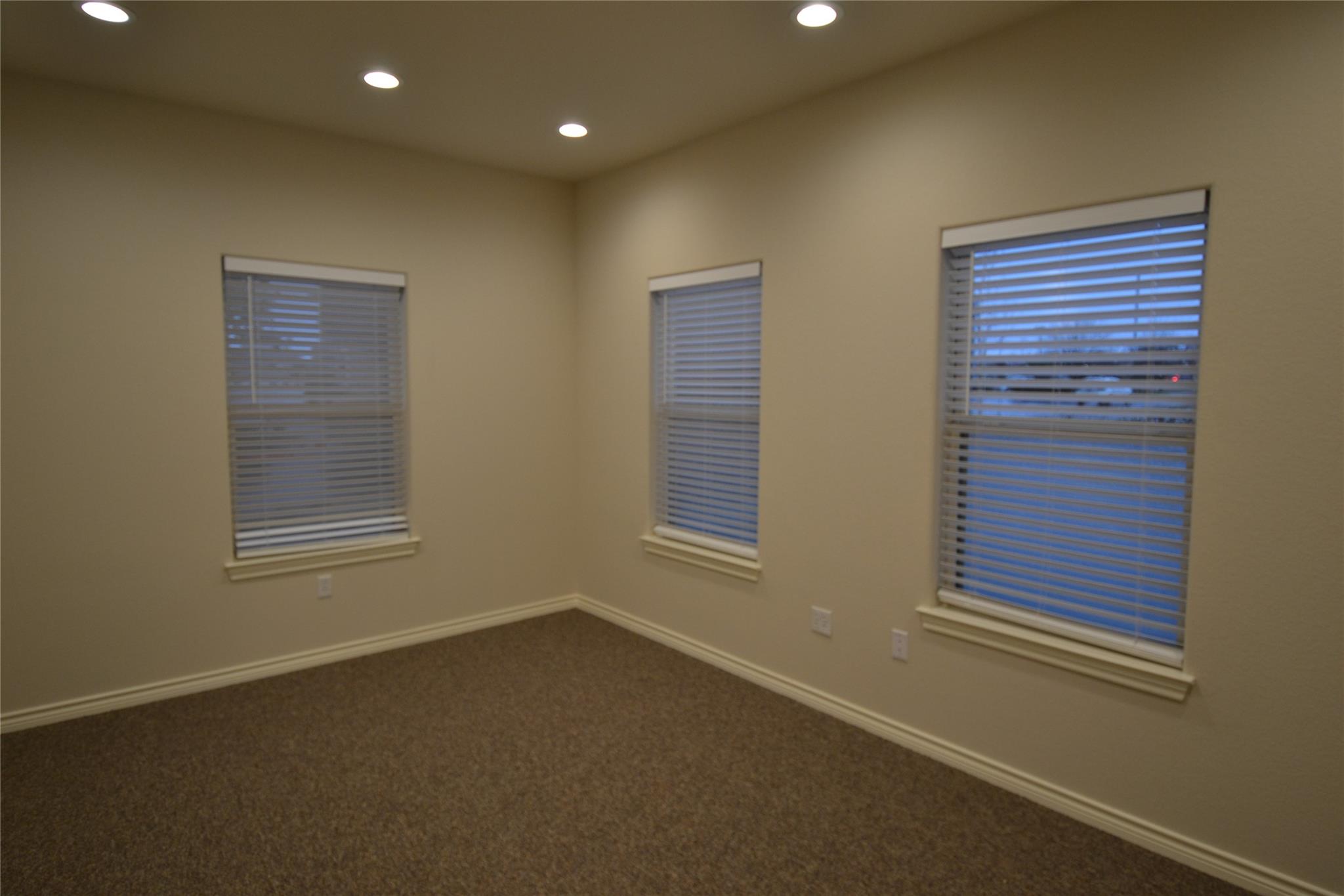 1464 E Whitestone Blvd #2701-2702 Property Photo 13