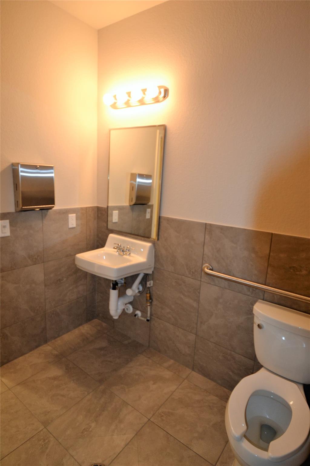 1464 E Whitestone Blvd #2701-2702 Property Photo 20