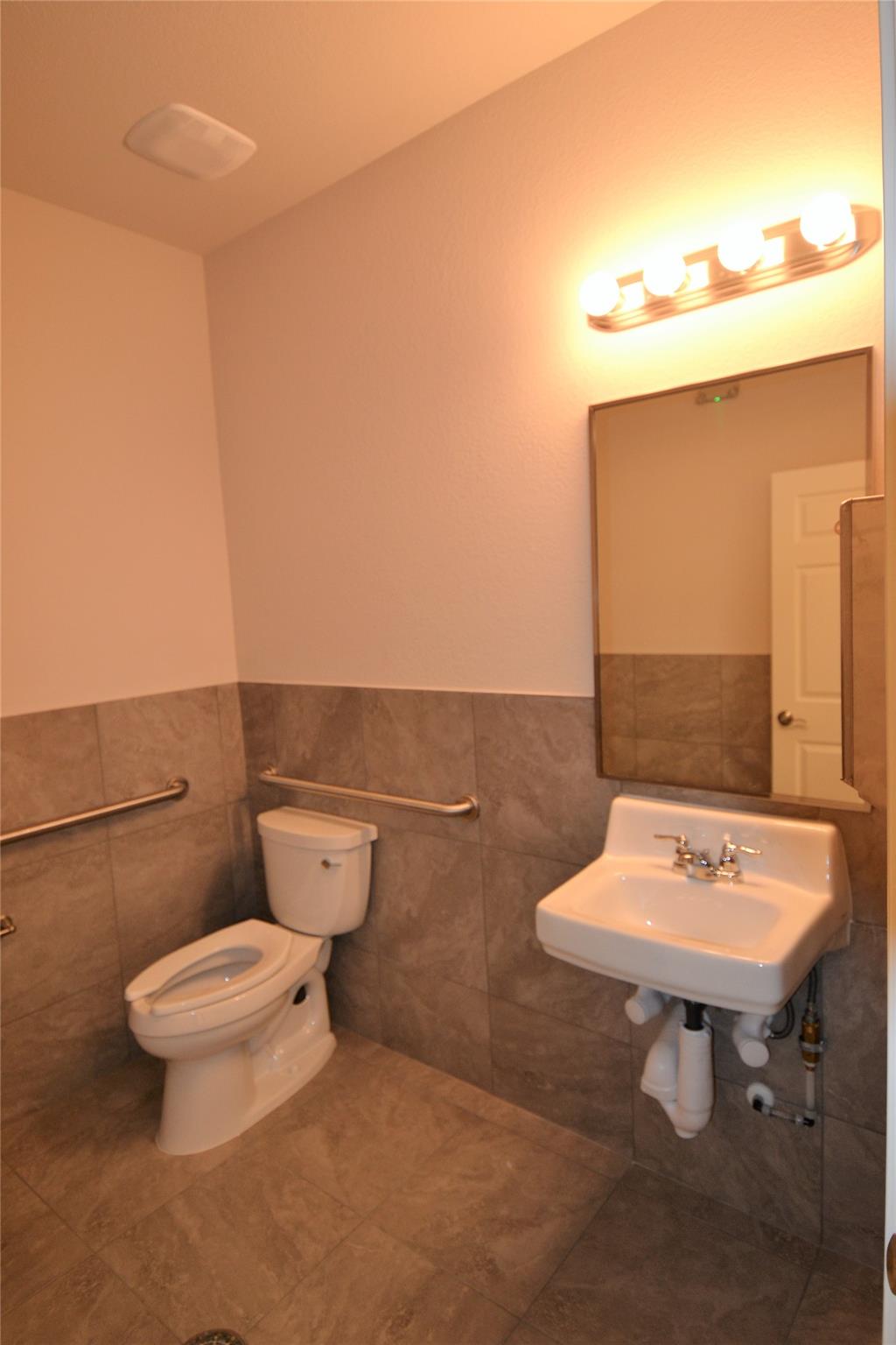 1464 E Whitestone Blvd #2701-2702 Property Photo 29