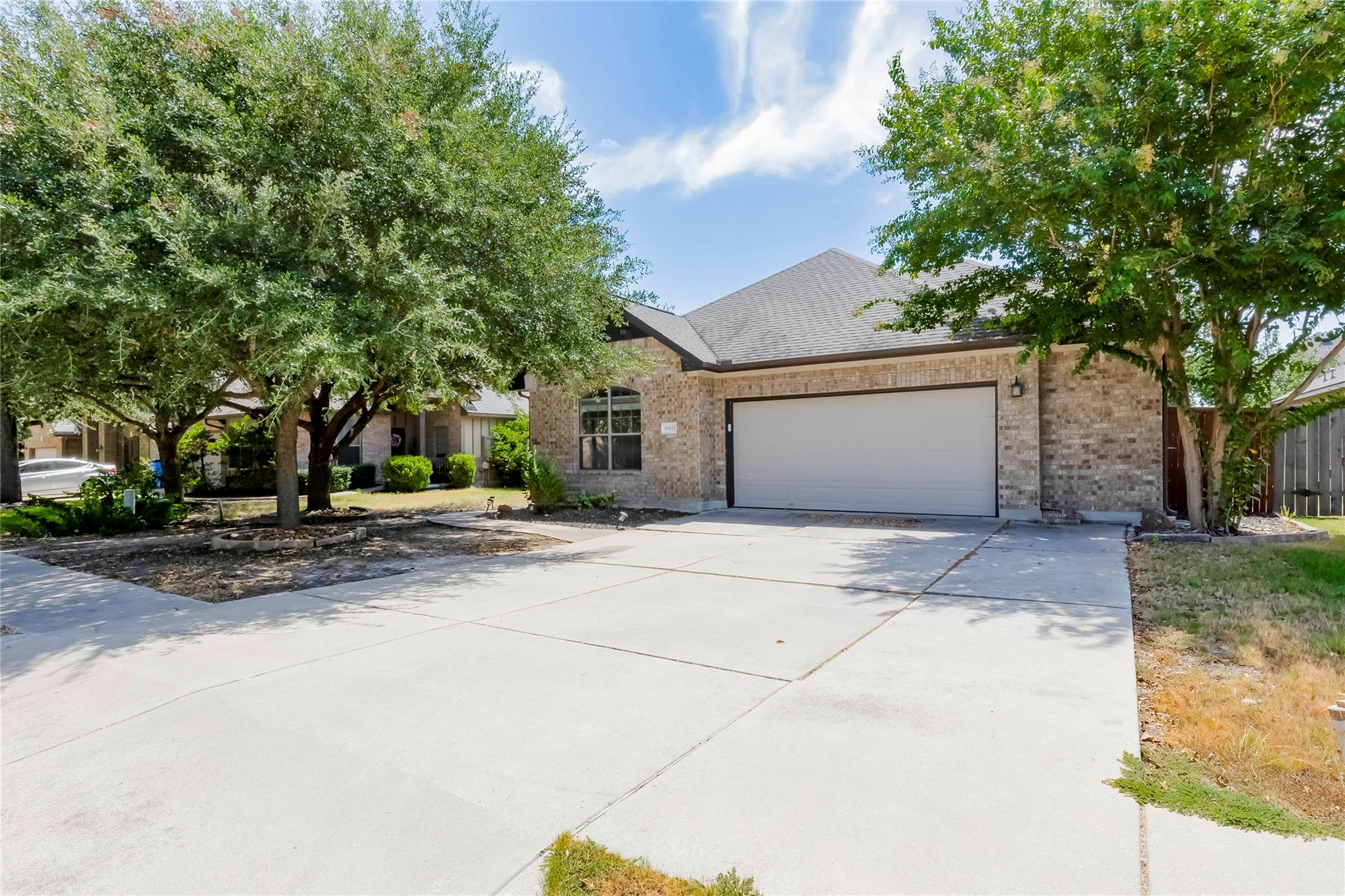 19421 Brent Knoll Dr Property Photo 2