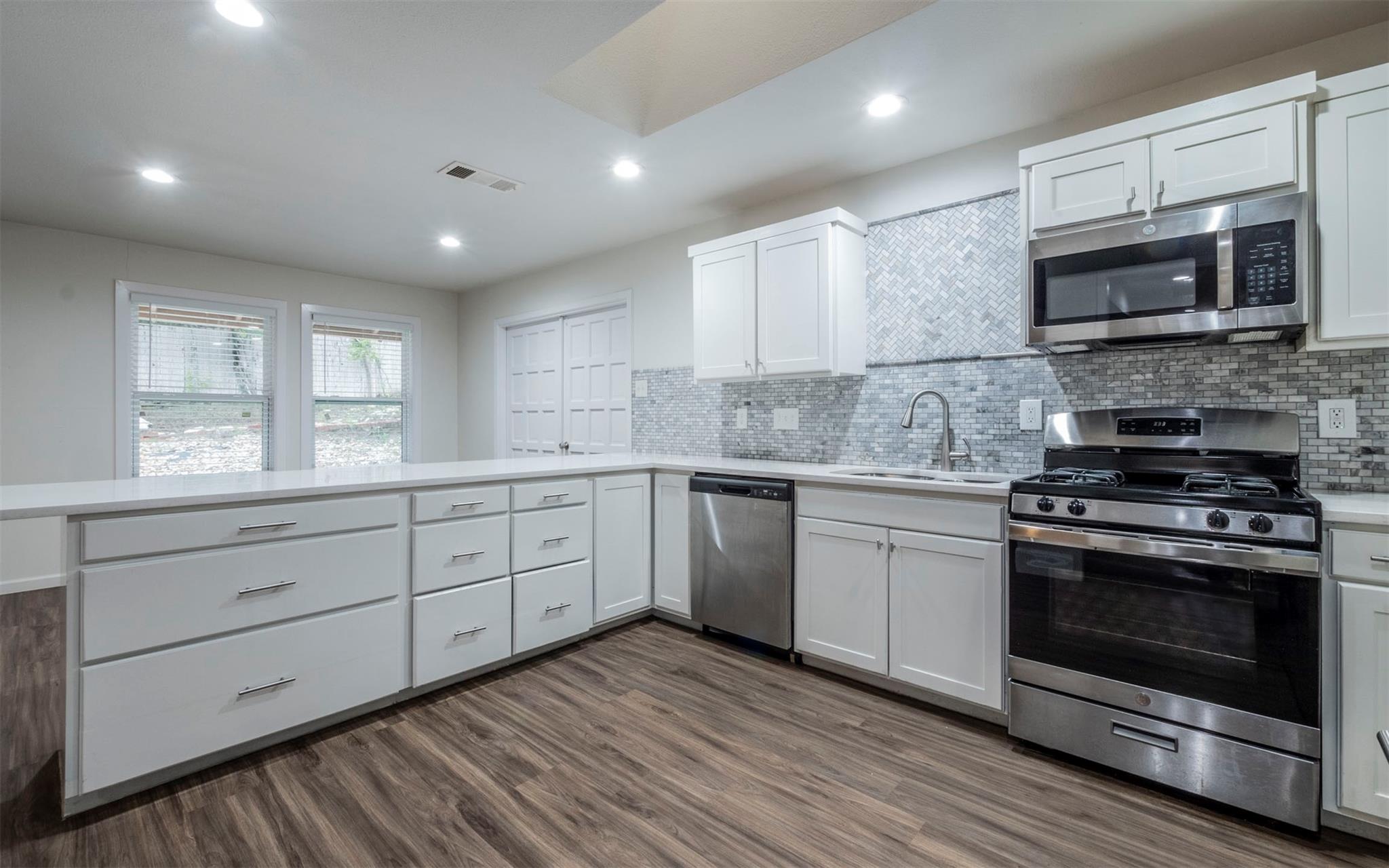 11627 River Oaks Trl Property Photo 9