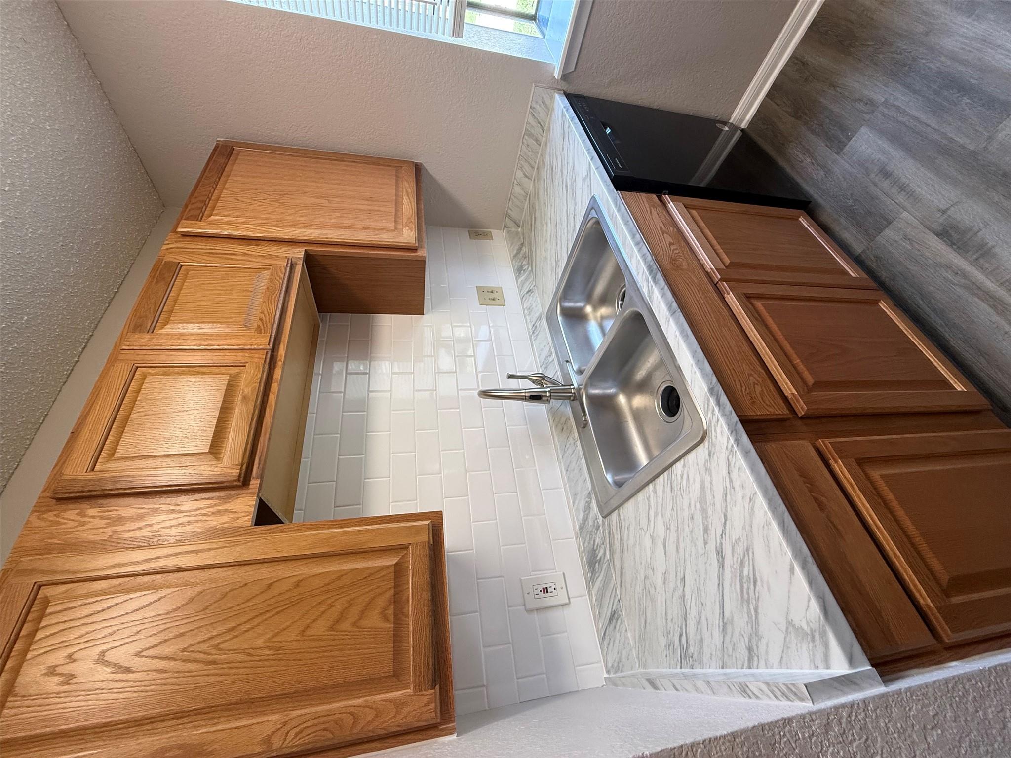 12312 Abney Dr #b Property Photo 5