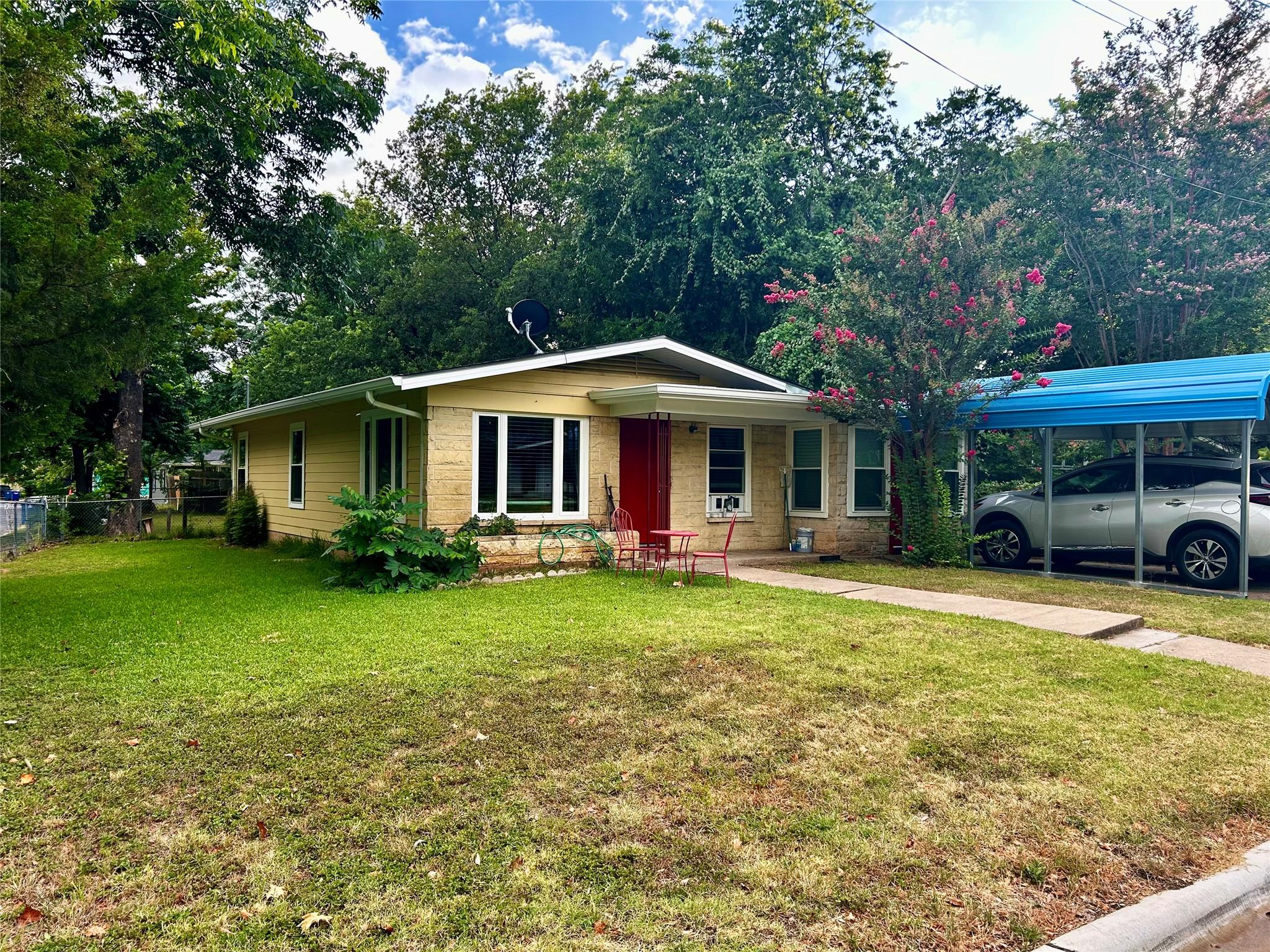 301 Wilmes Dr Property Photo 1