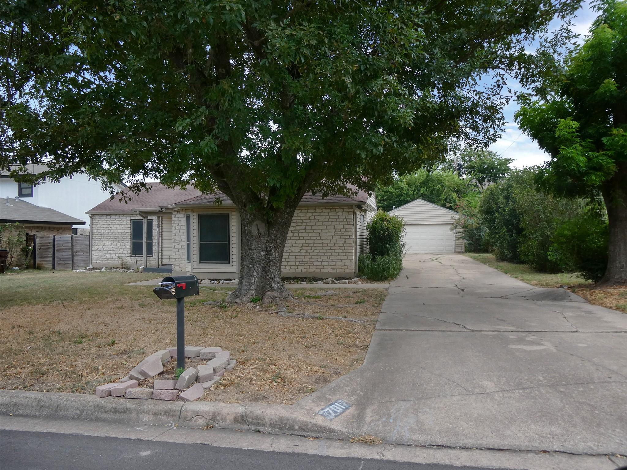 701 Greenwich Pl Property Photo 1