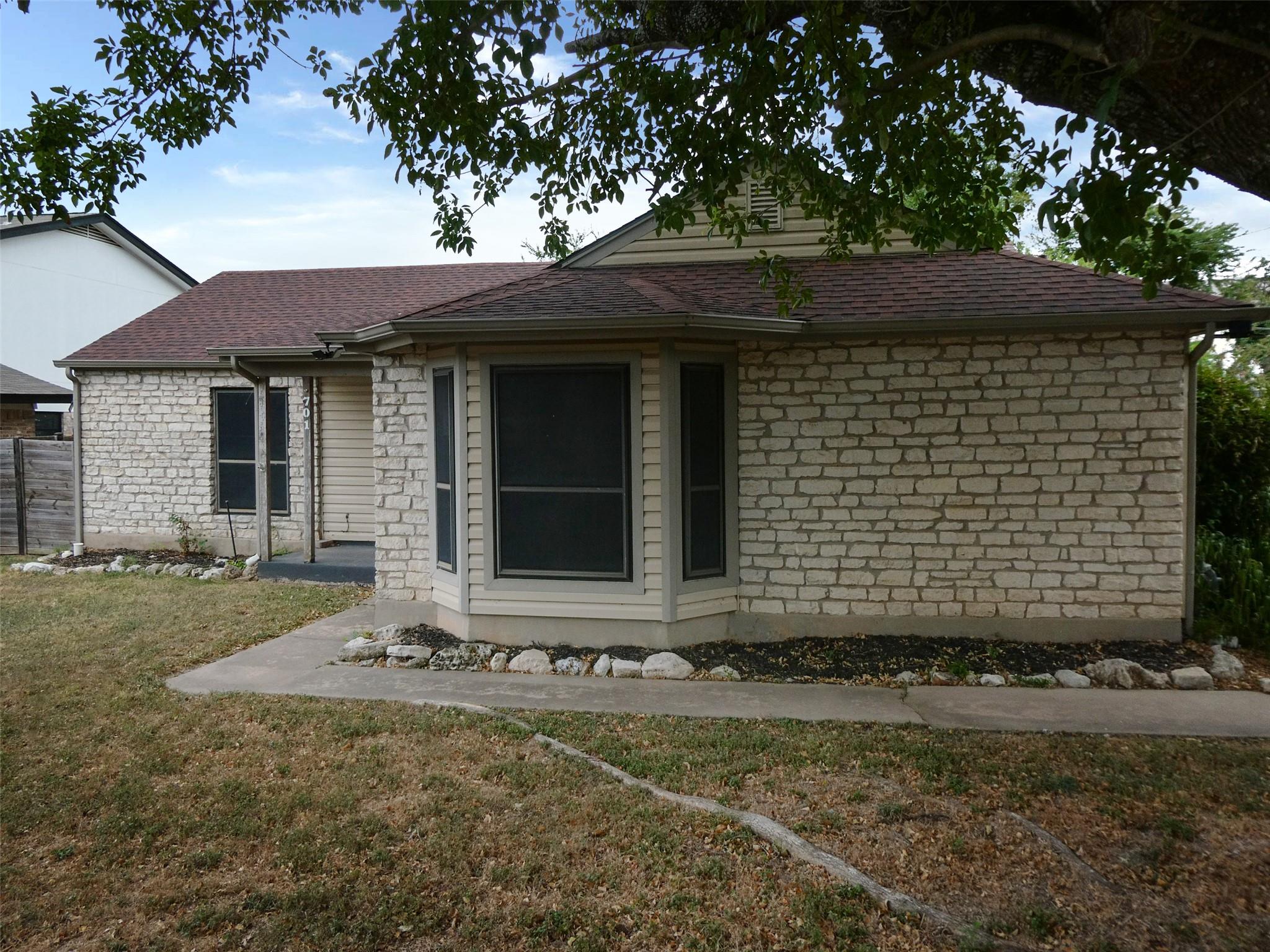 701 Greenwich Pl Property Photo 3