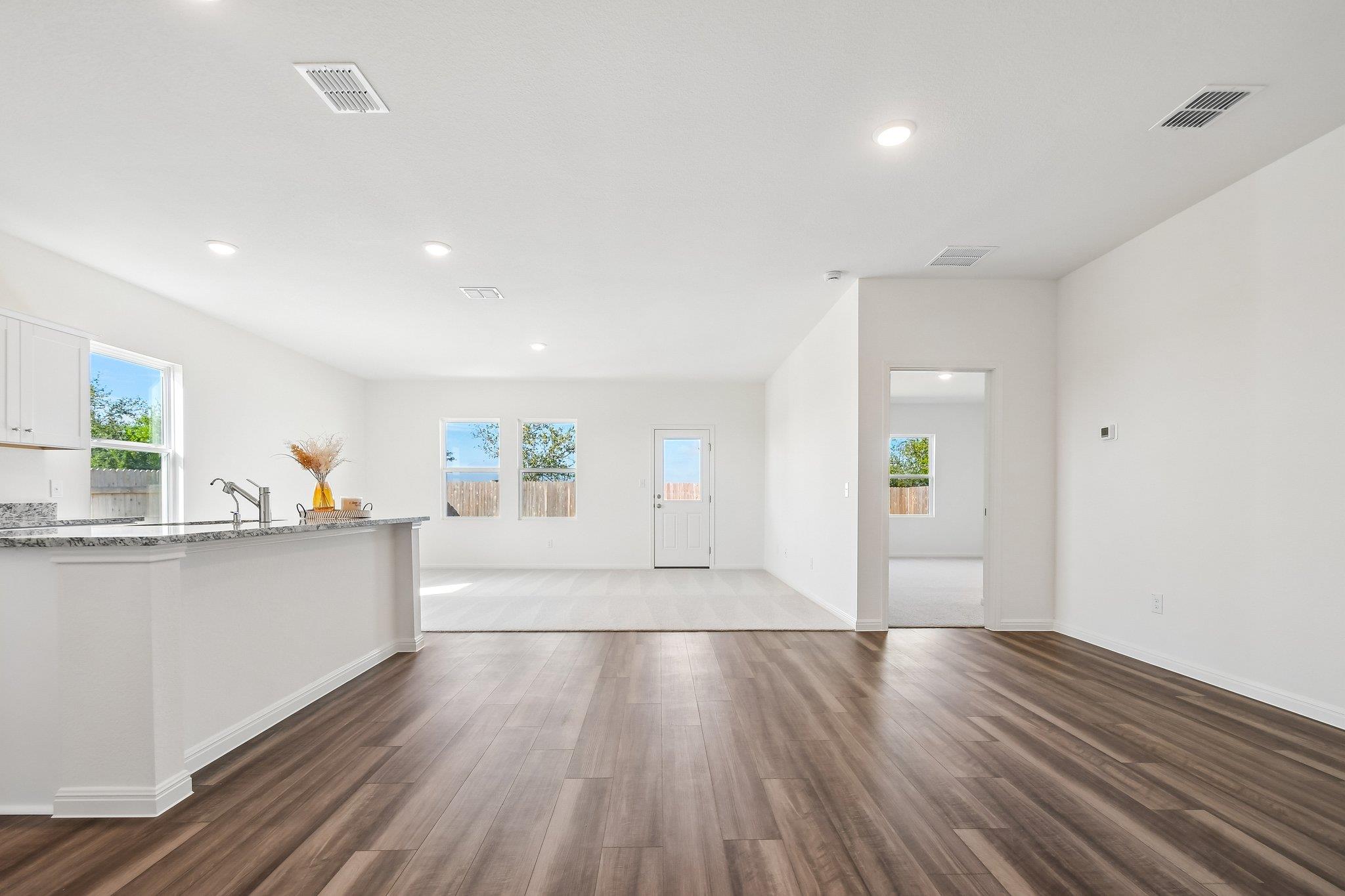 1305 Morris Loop Property Photo 5