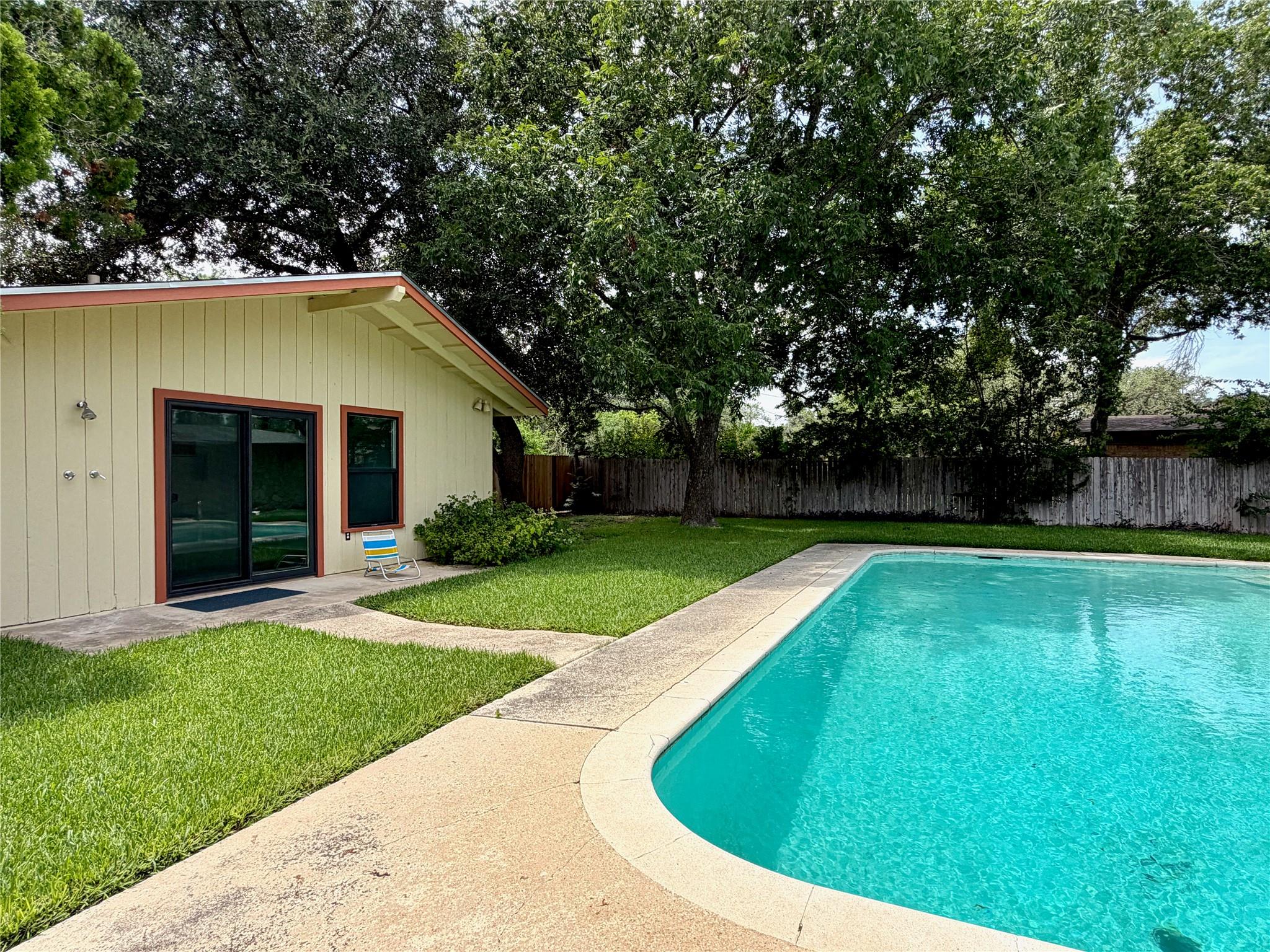 141 Oaklane Dr Property Photo 2