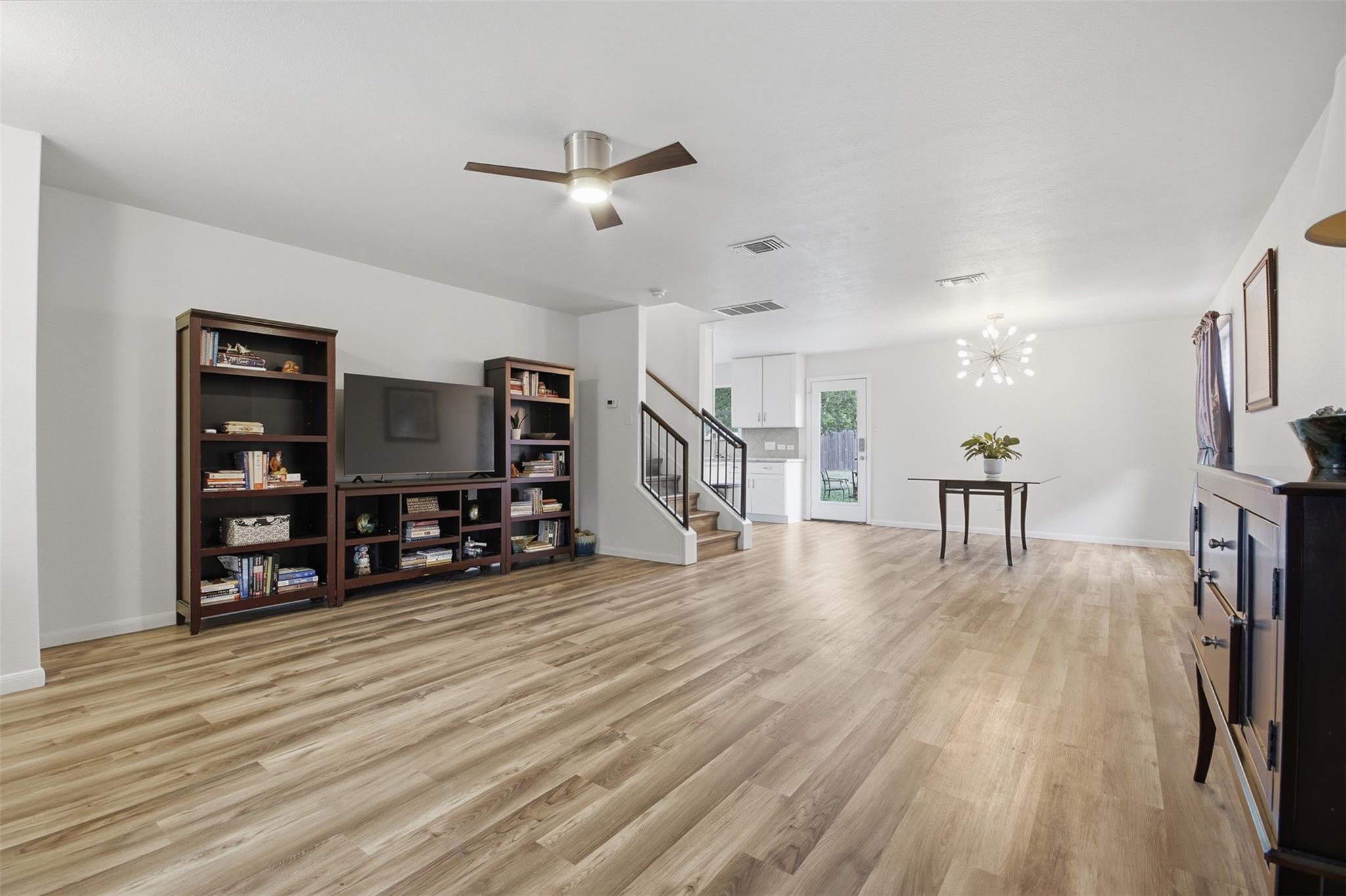 2106 Stonehaven None Property Photo 4