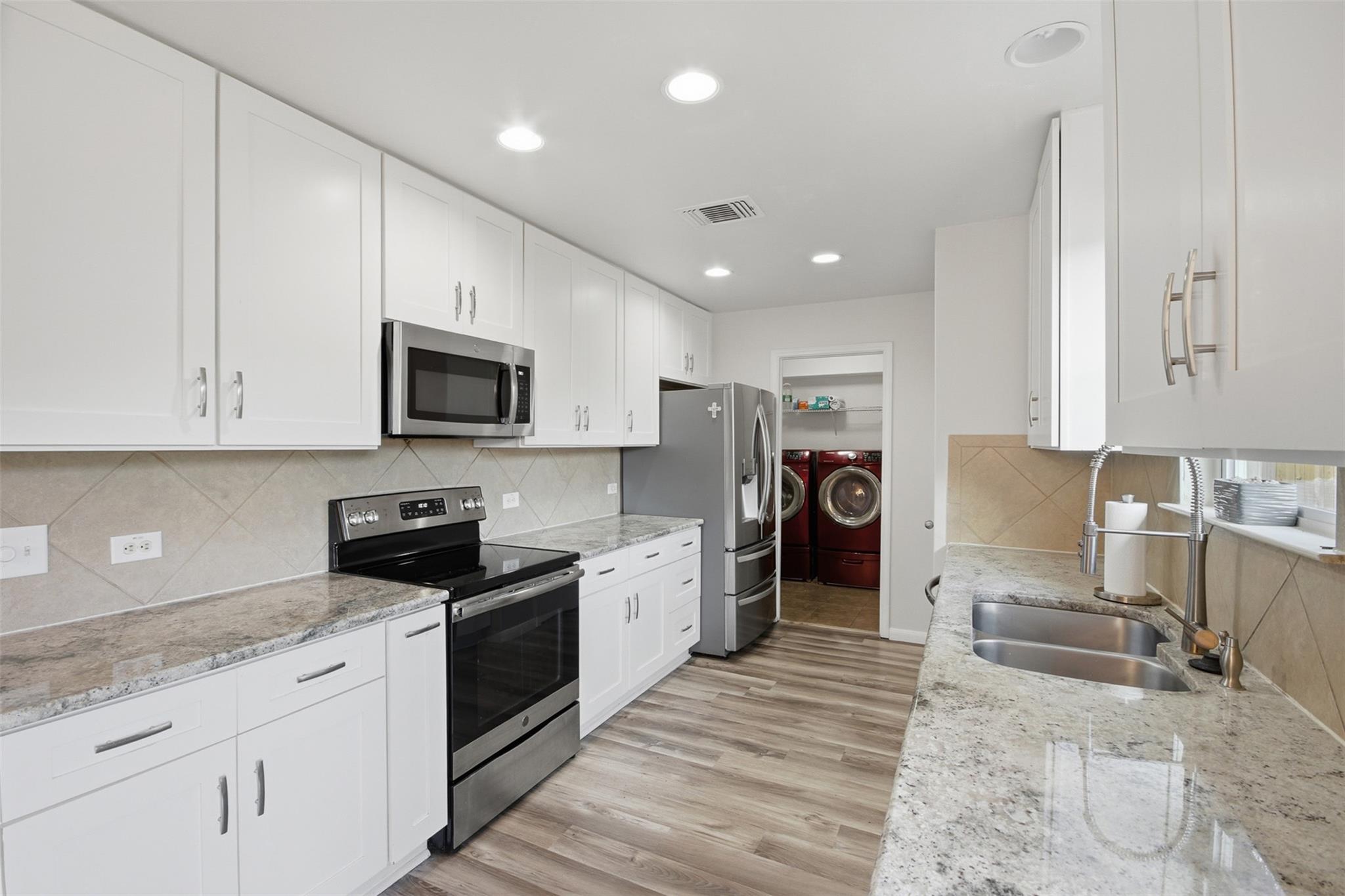 2106 Stonehaven None Property Photo 11