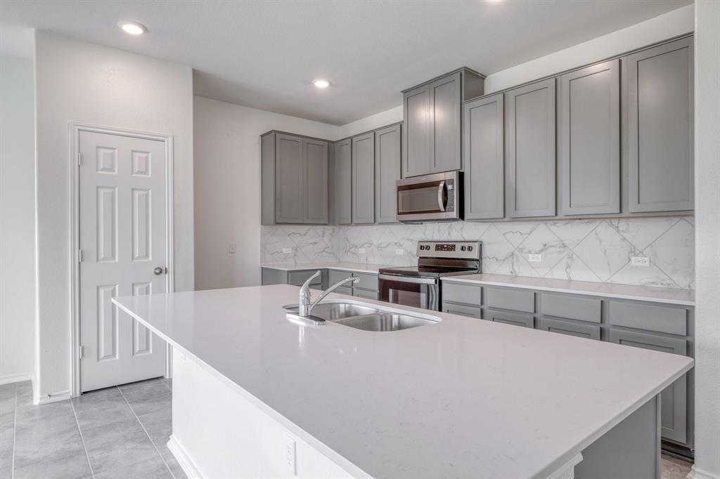 12721 Mogador St Property Photo 10