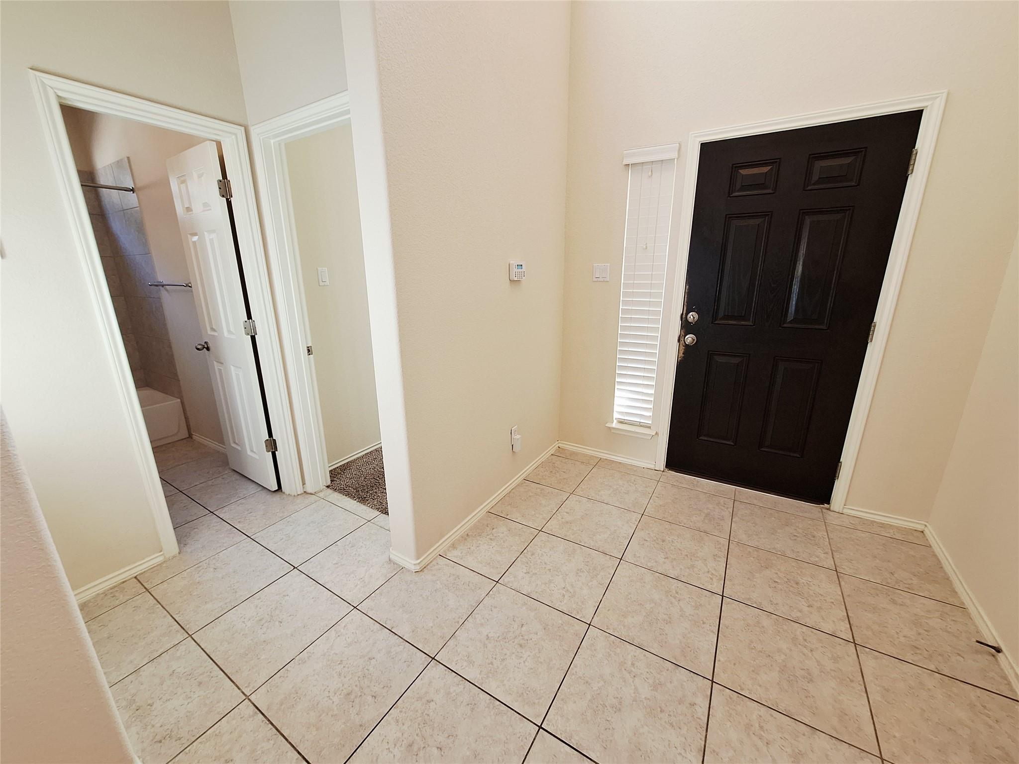 525 Loma Cedro Bnd Property Photo 4