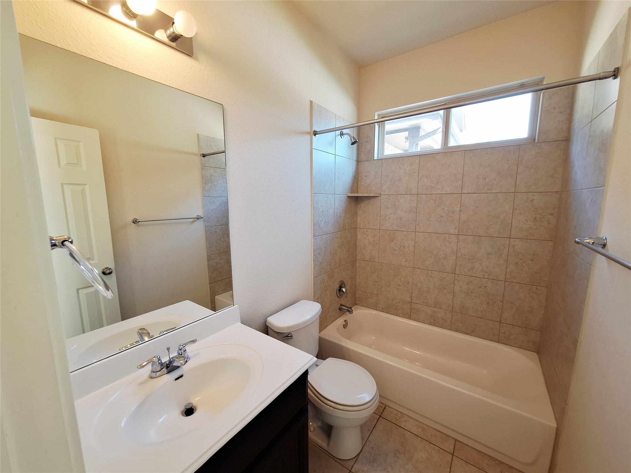 525 Loma Cedro Bnd Property Photo 6