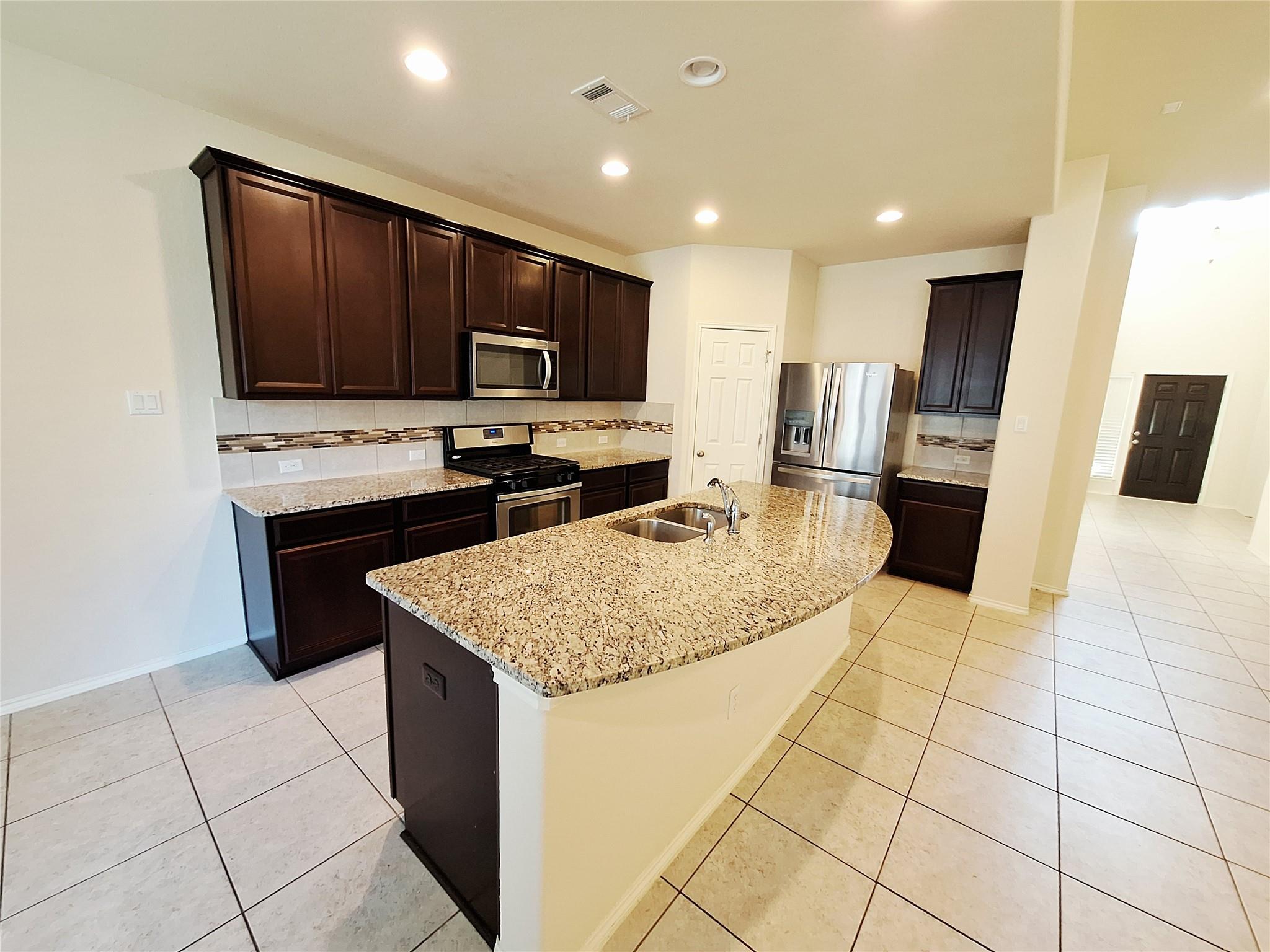 525 Loma Cedro Bnd Property Photo 11