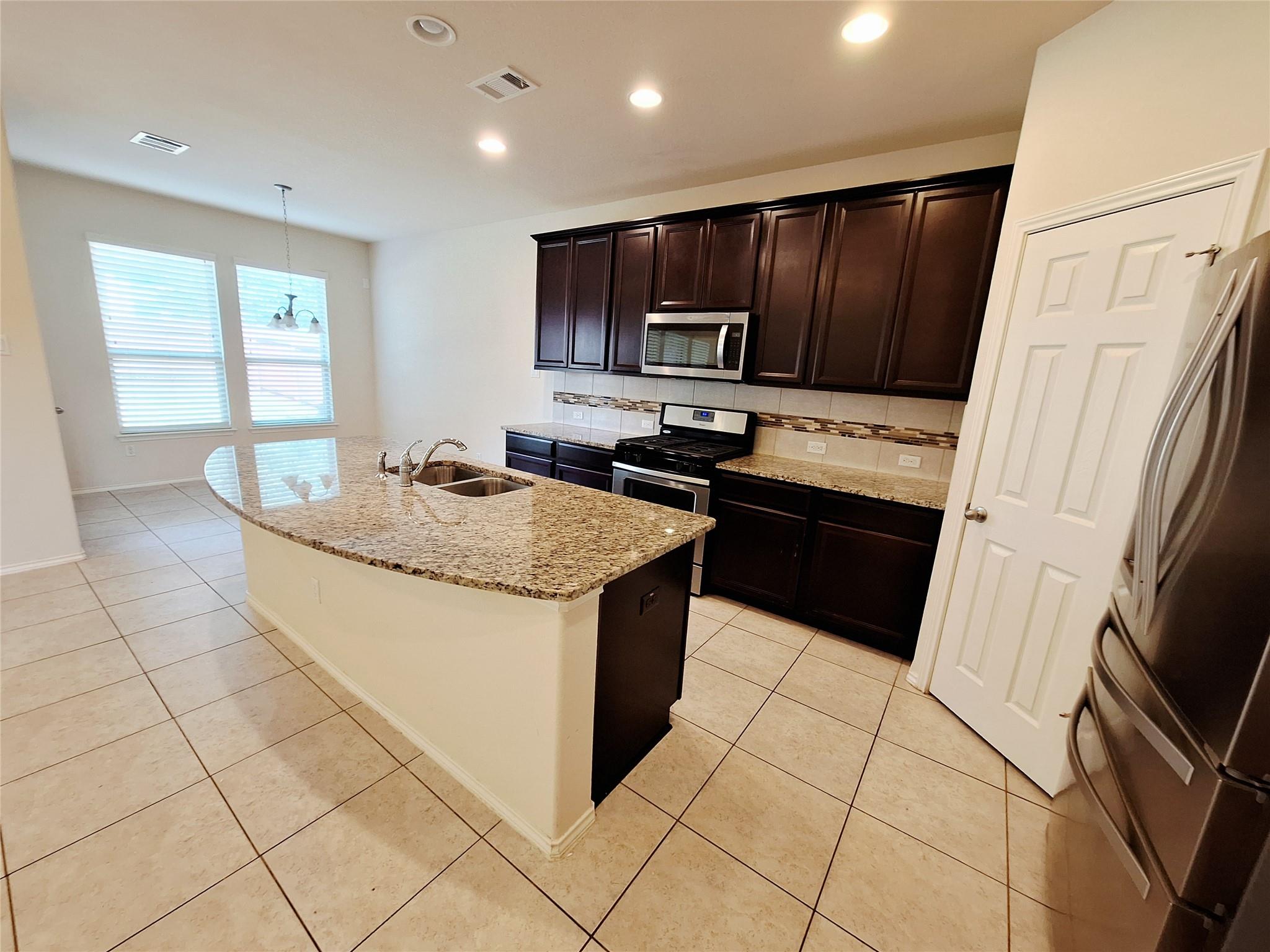 525 Loma Cedro Bnd Property Photo 12