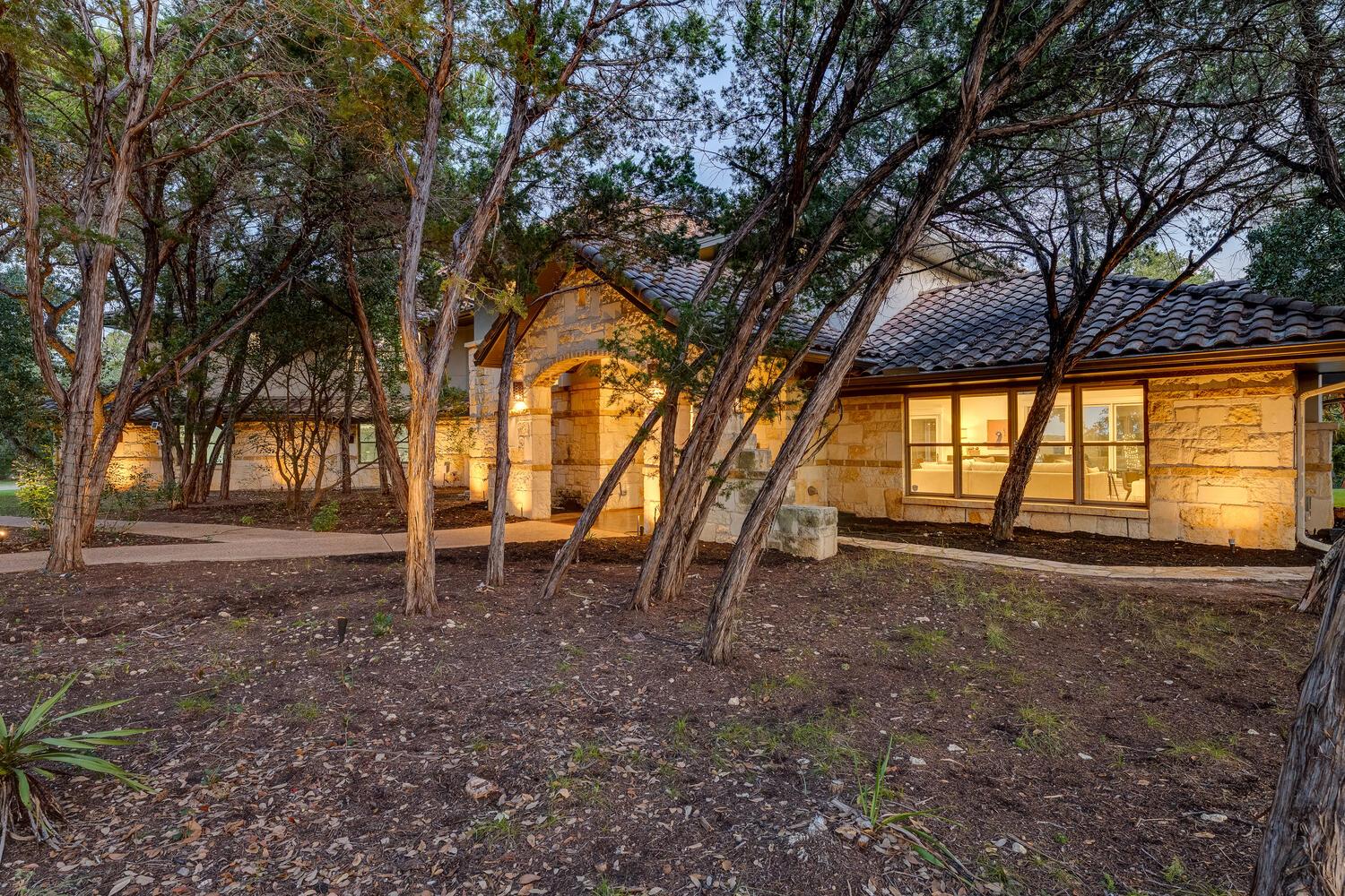 813 Moonlight Bay Dr Property Photo 1