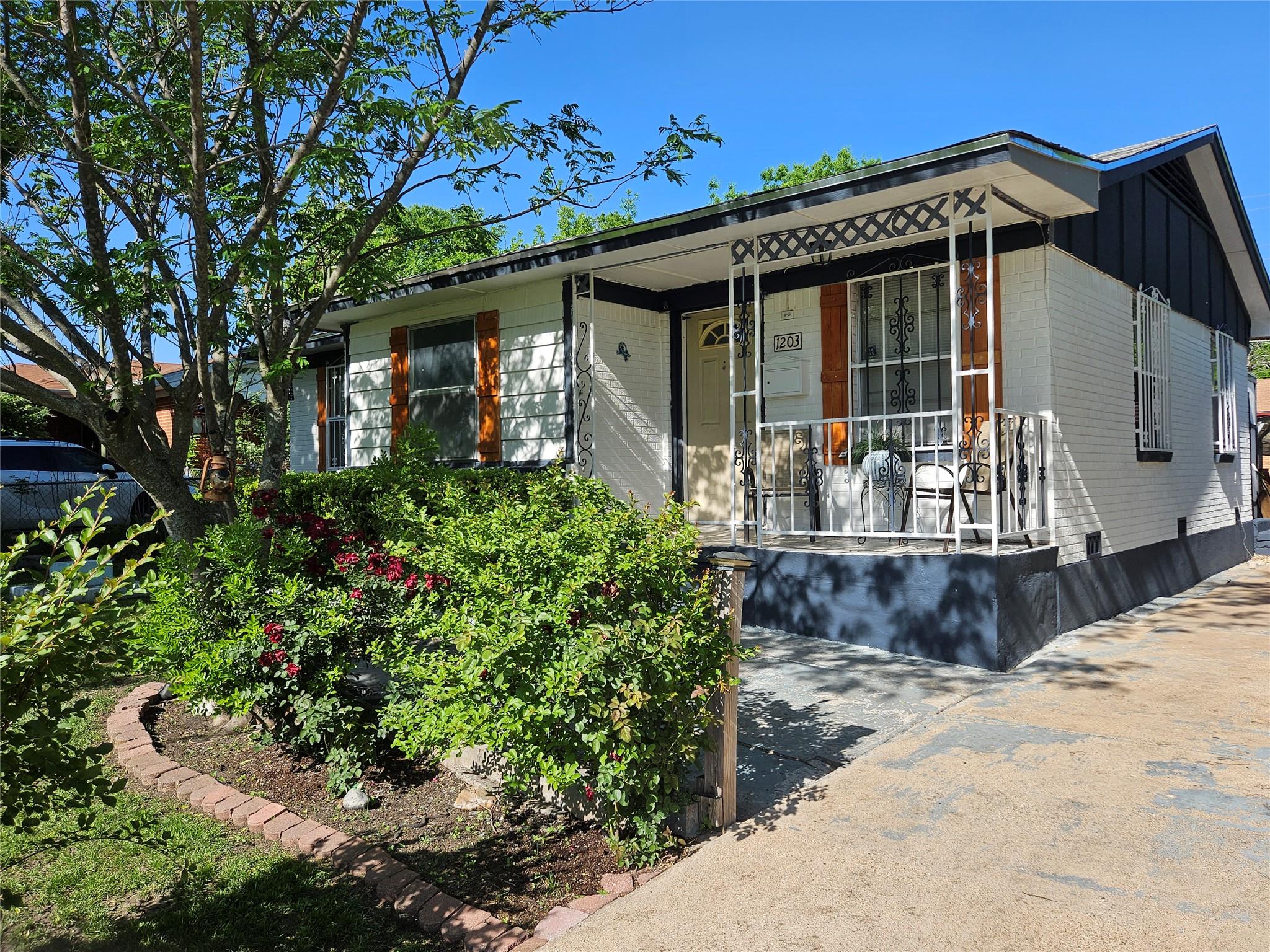 1203 Rev R A Abercrombie DR
