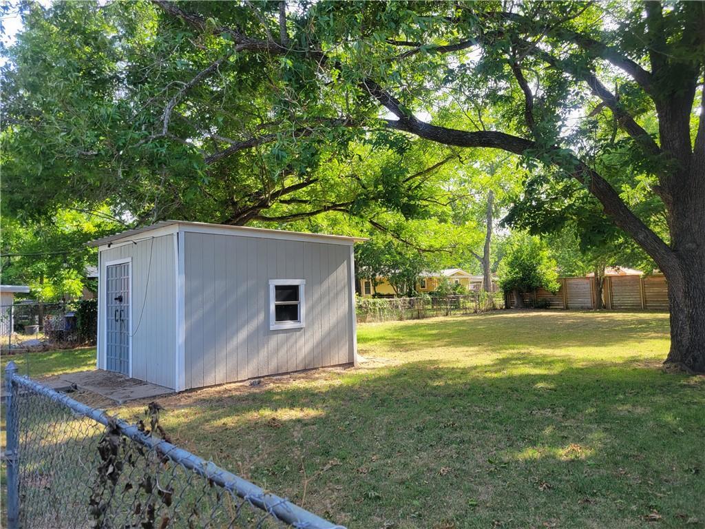 1604 Wilson St Property Photo 3
