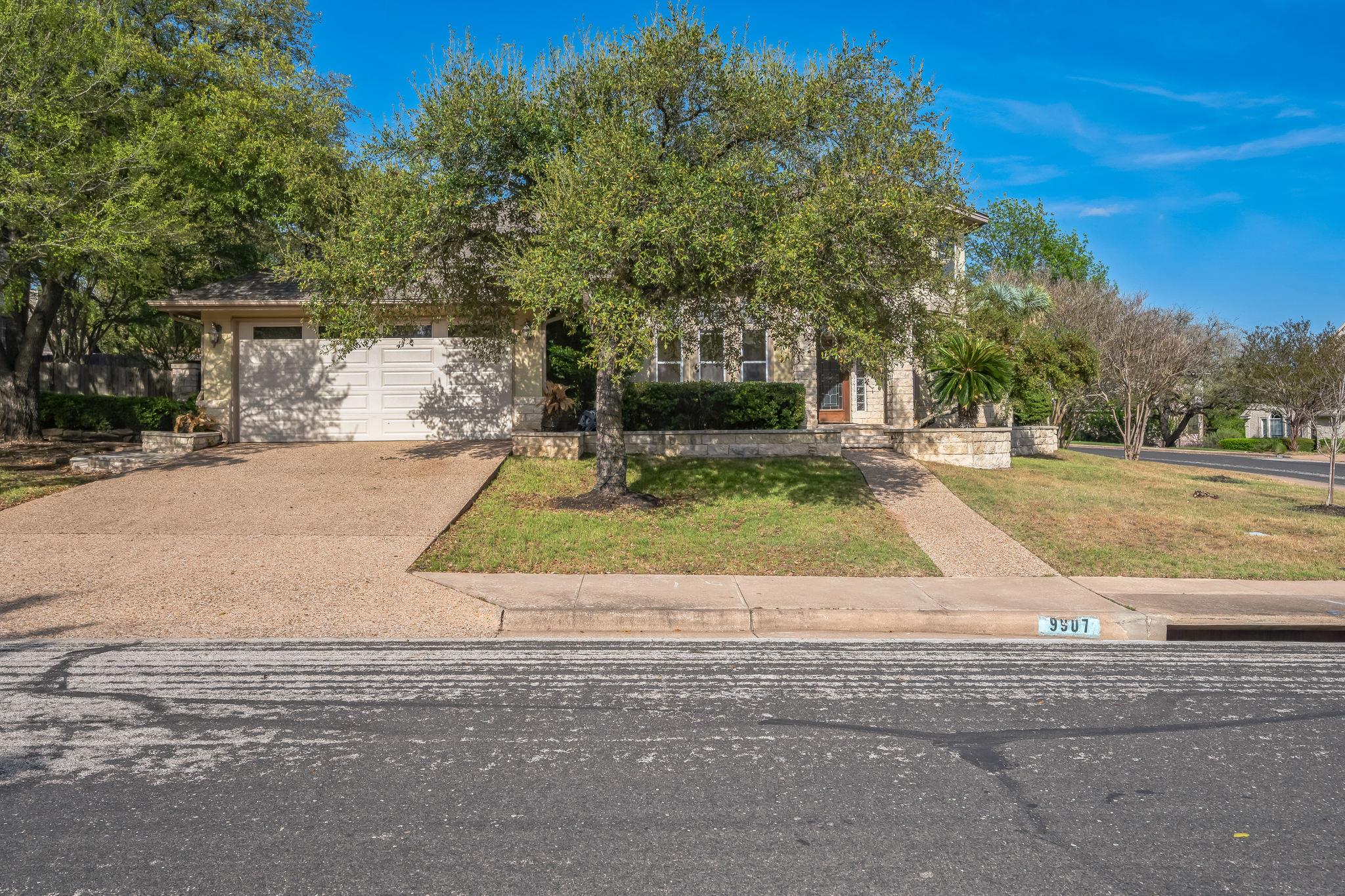 9907 Spicewood Mesa Property Photo 2