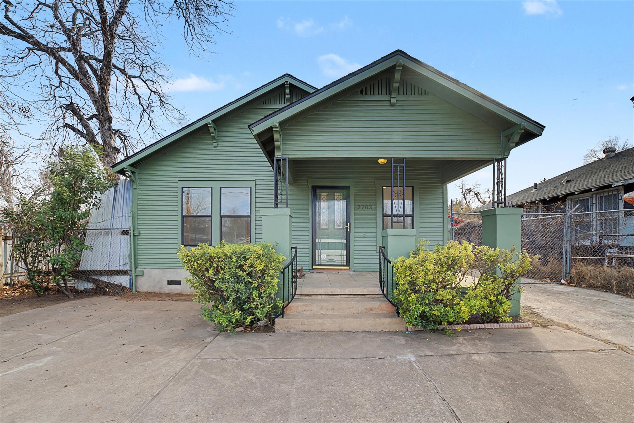 2703 E Cesar Chavez St Property Photo 2
