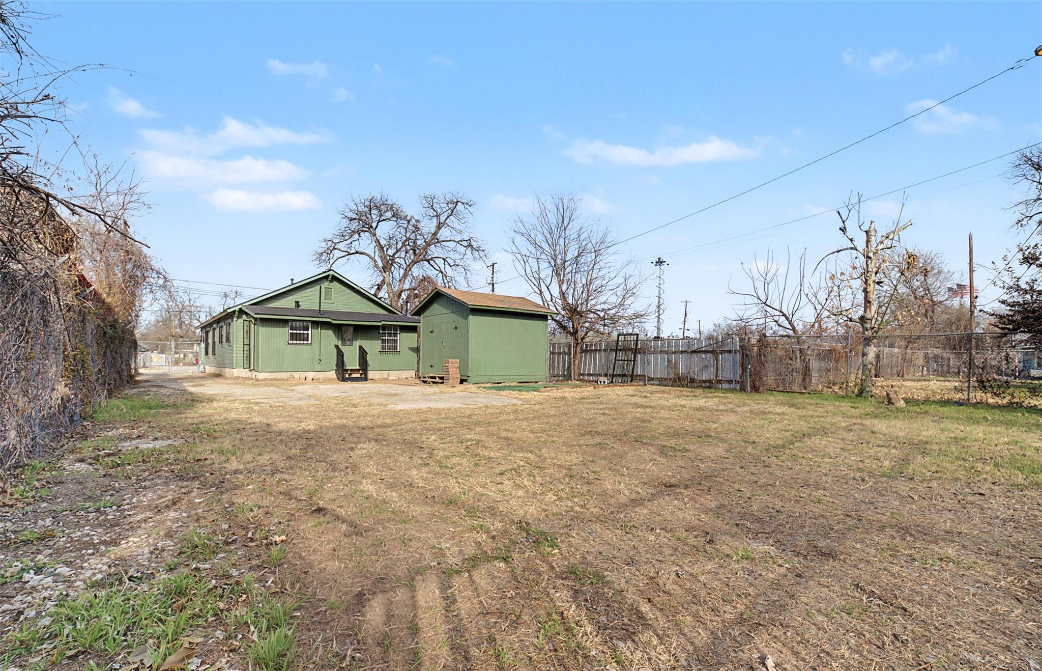 2703 E Cesar Chavez St Property Photo 25