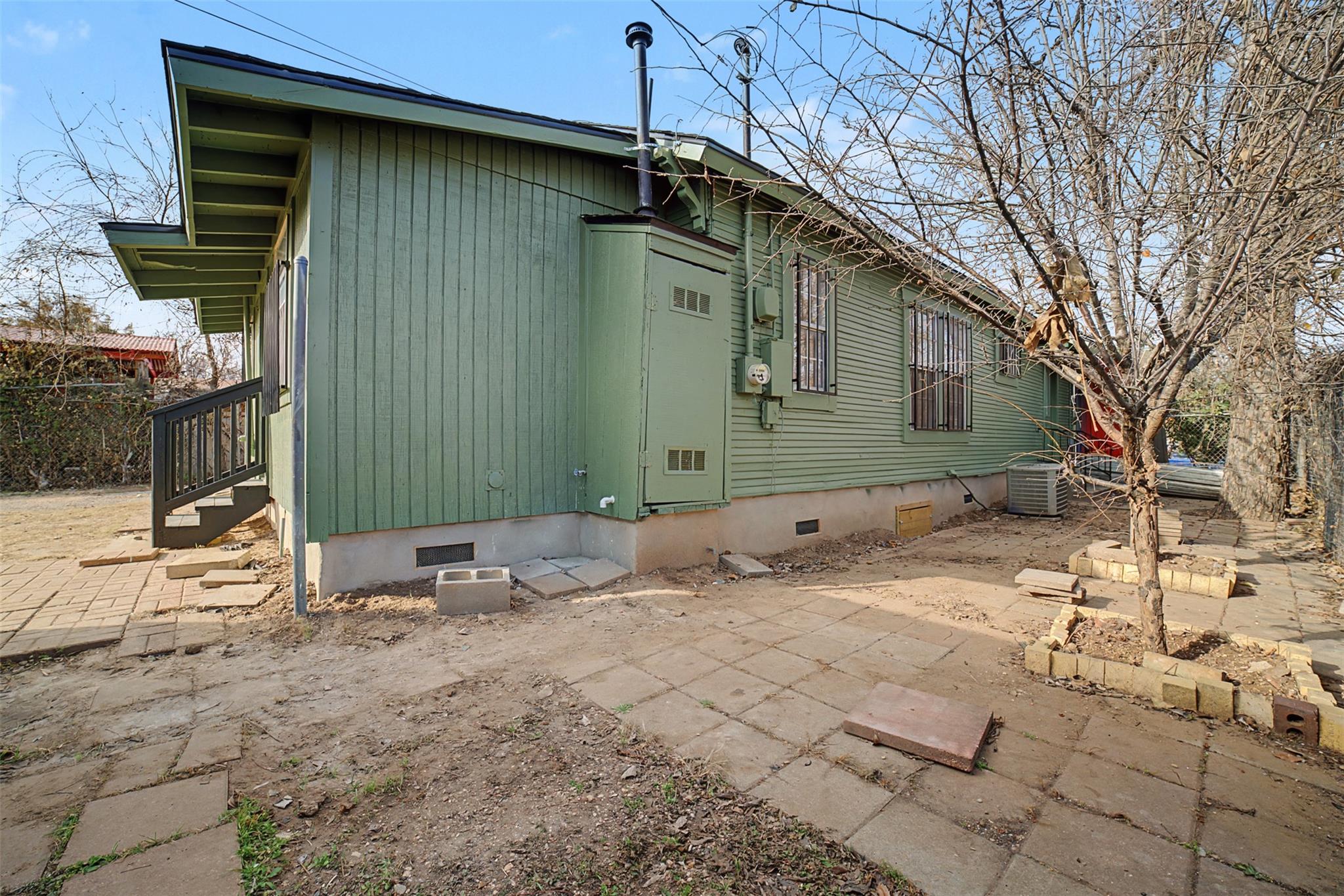 2703 E Cesar Chavez St Property Photo 29