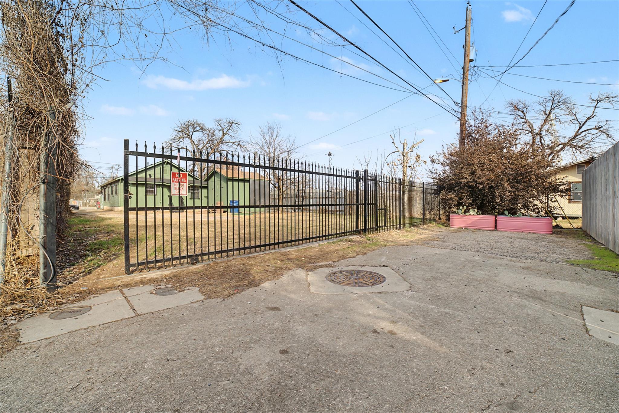 2703 E Cesar Chavez St Property Photo 30