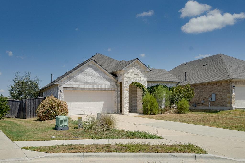 14305 Mcarthur Dr Property Photo 2