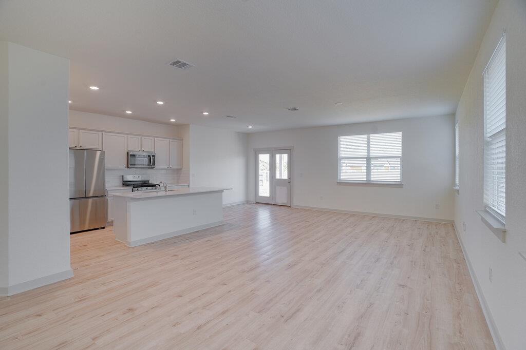 14305 Mcarthur Dr Property Photo 3