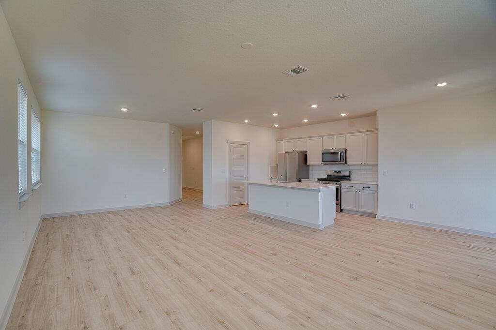 14305 Mcarthur Dr Property Photo 5