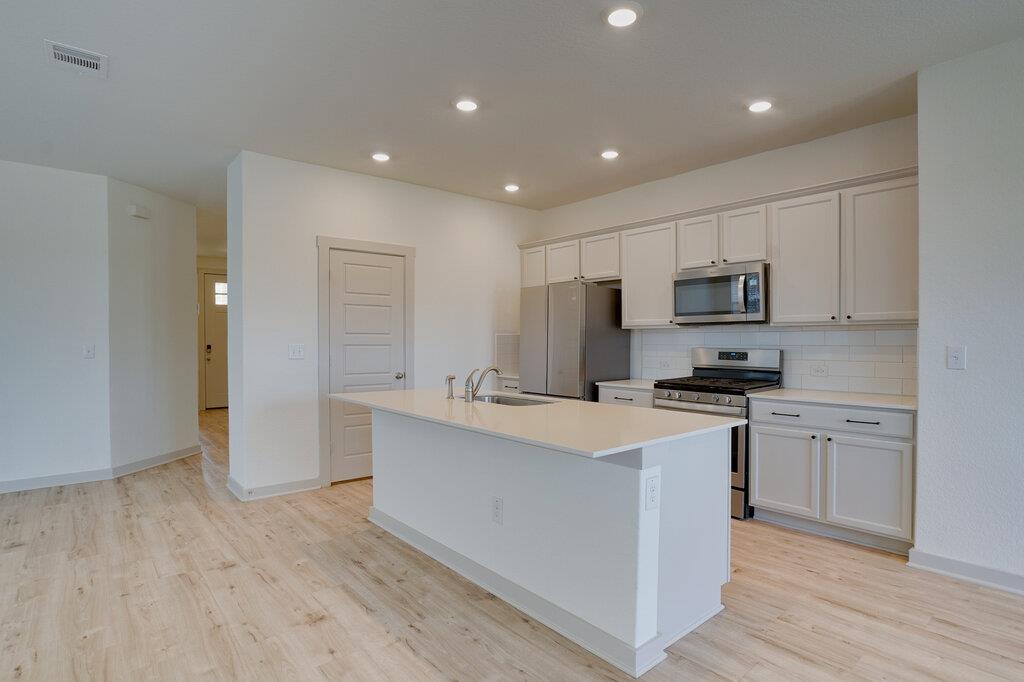 14305 Mcarthur Dr Property Photo 6