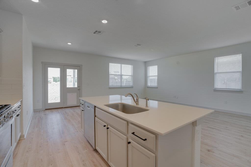 14305 Mcarthur Dr Property Photo 8