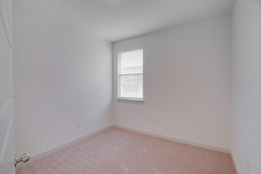 14305 Mcarthur Dr Property Photo 9