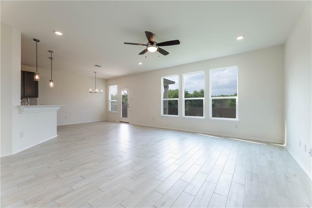 316 Los Cobos Ln Property Photo 3