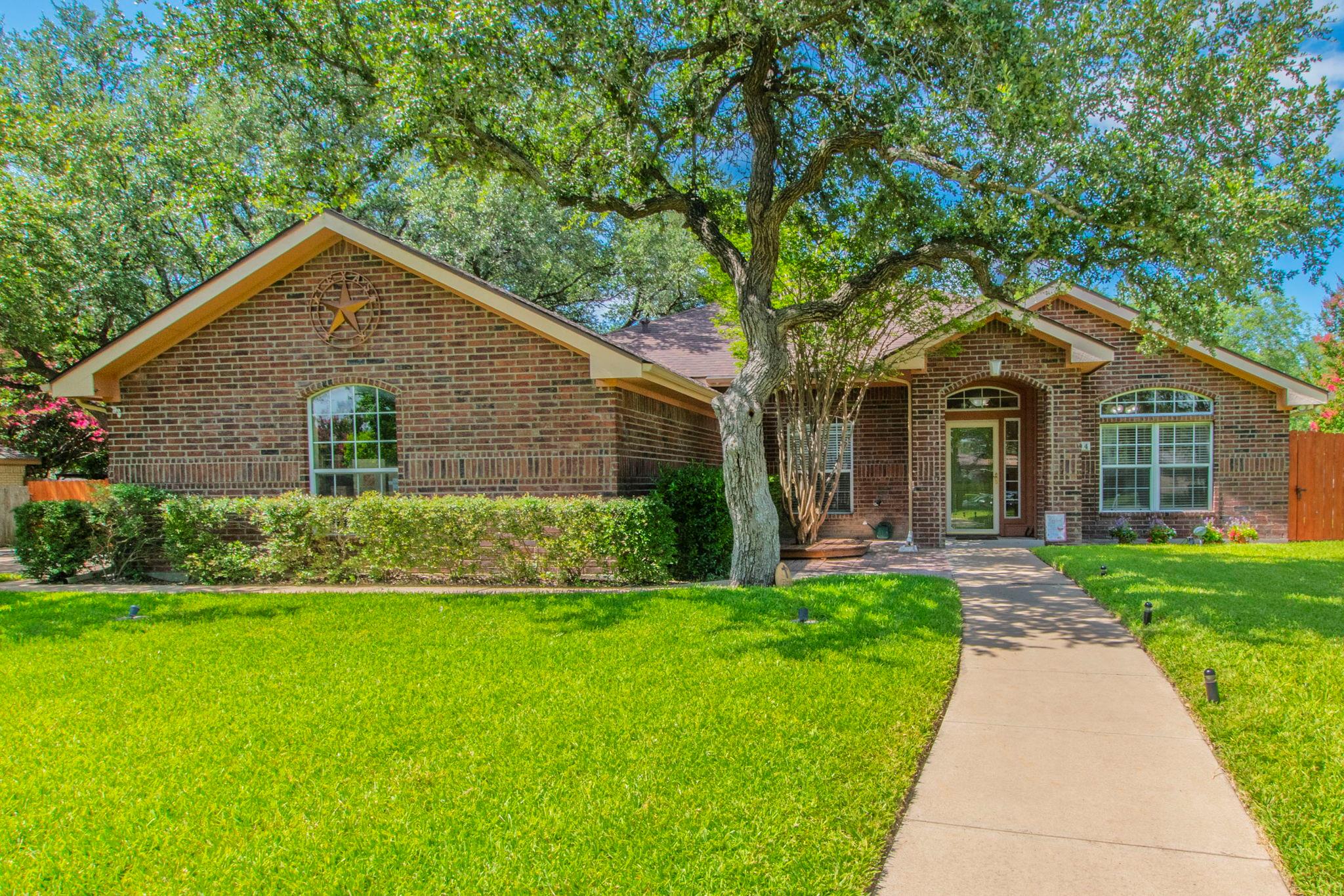 104 Jesse James Dr Property Photo 1