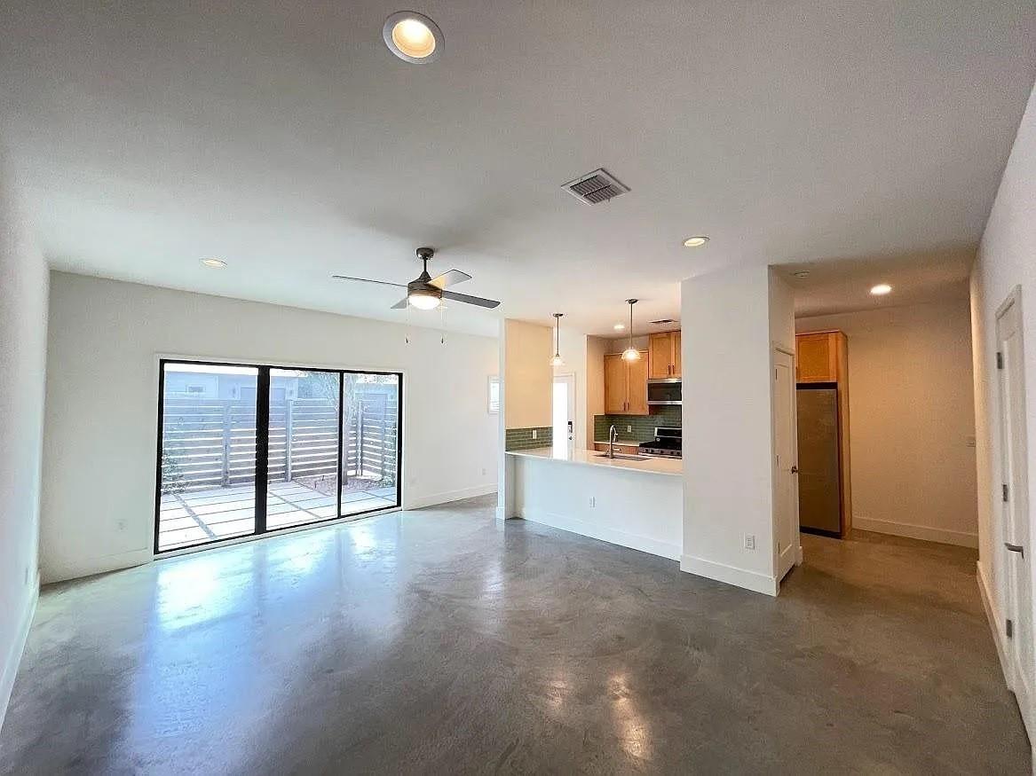 2101 Montopolis Dr #20 Property Photo 1