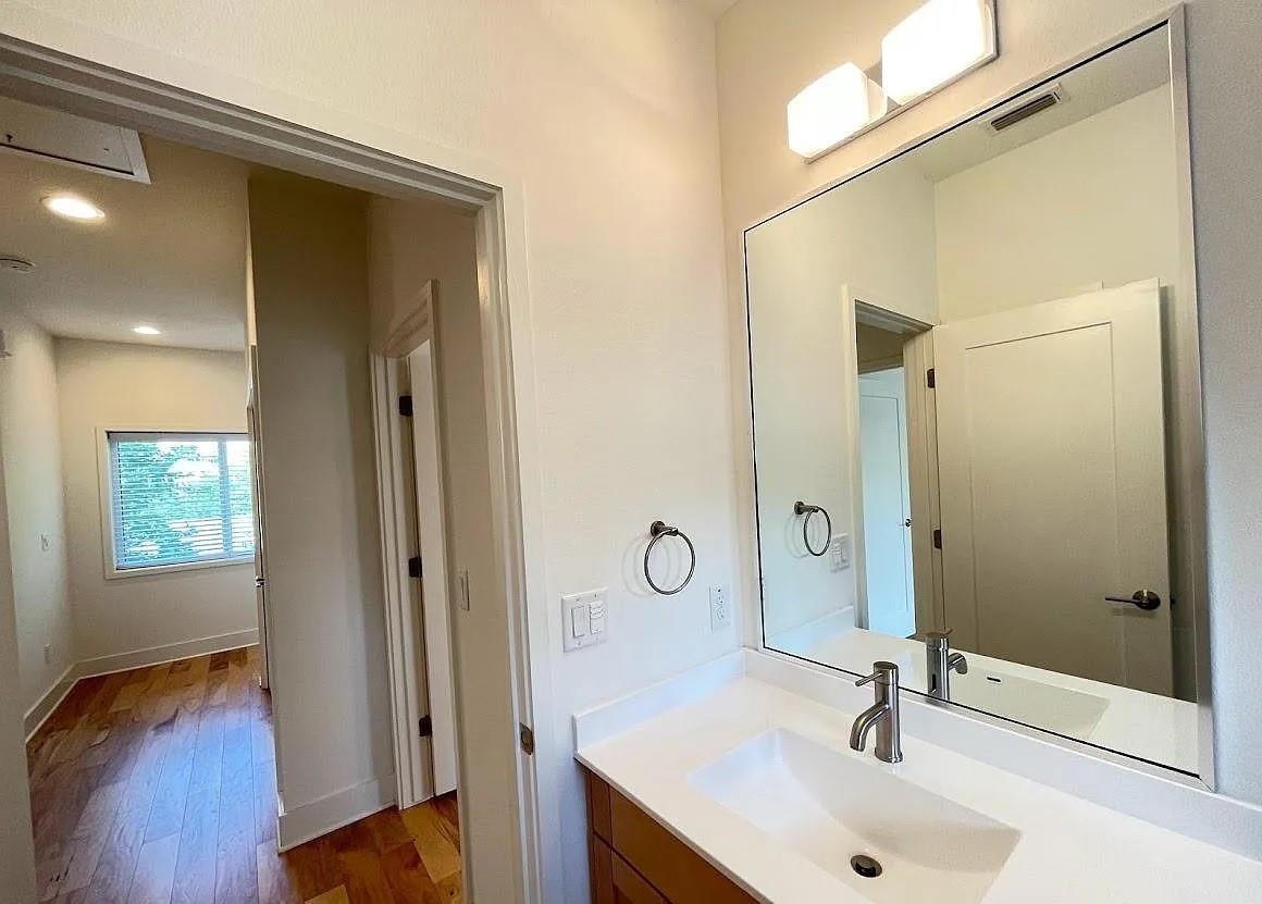 2101 Montopolis Dr #20 Property Photo 14
