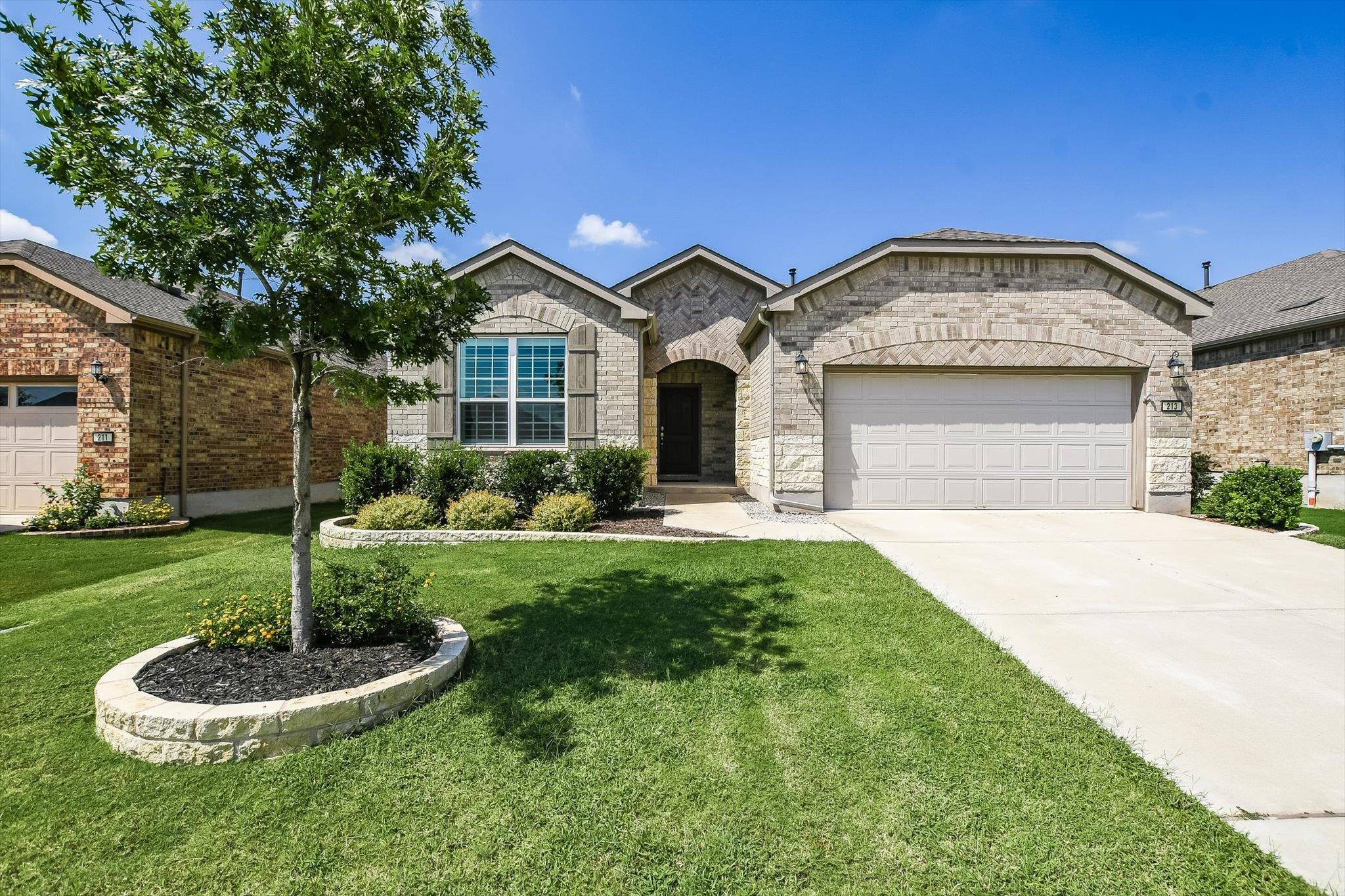 213 Notched Bow Ln Property Photo 1