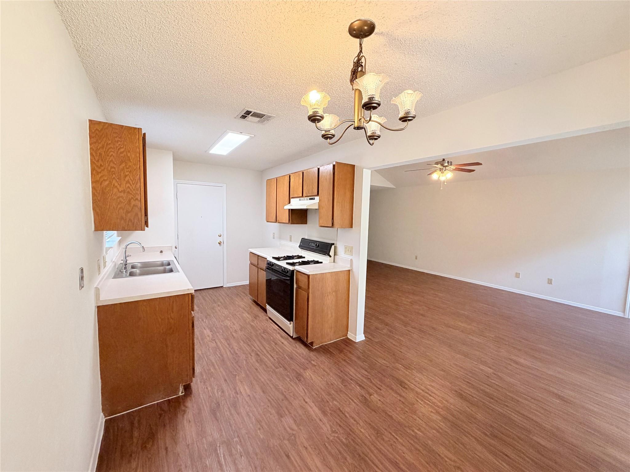 4141 Stonecroft Dr Property Photo 8