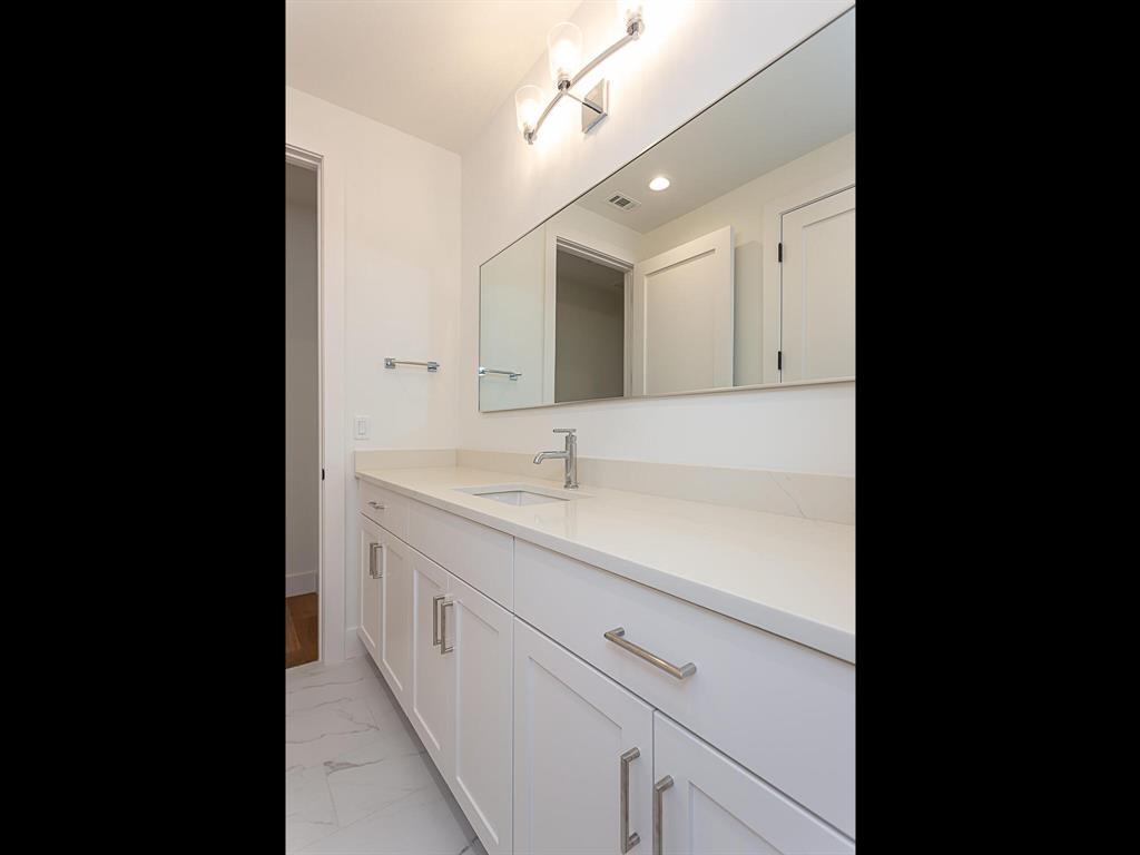 319 Bisset Ct Property Photo 32
