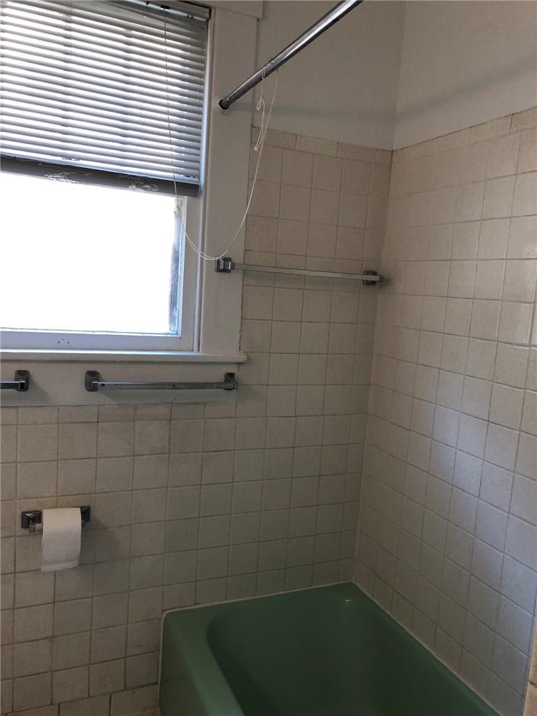 407 W 35th St A Property Photo 20