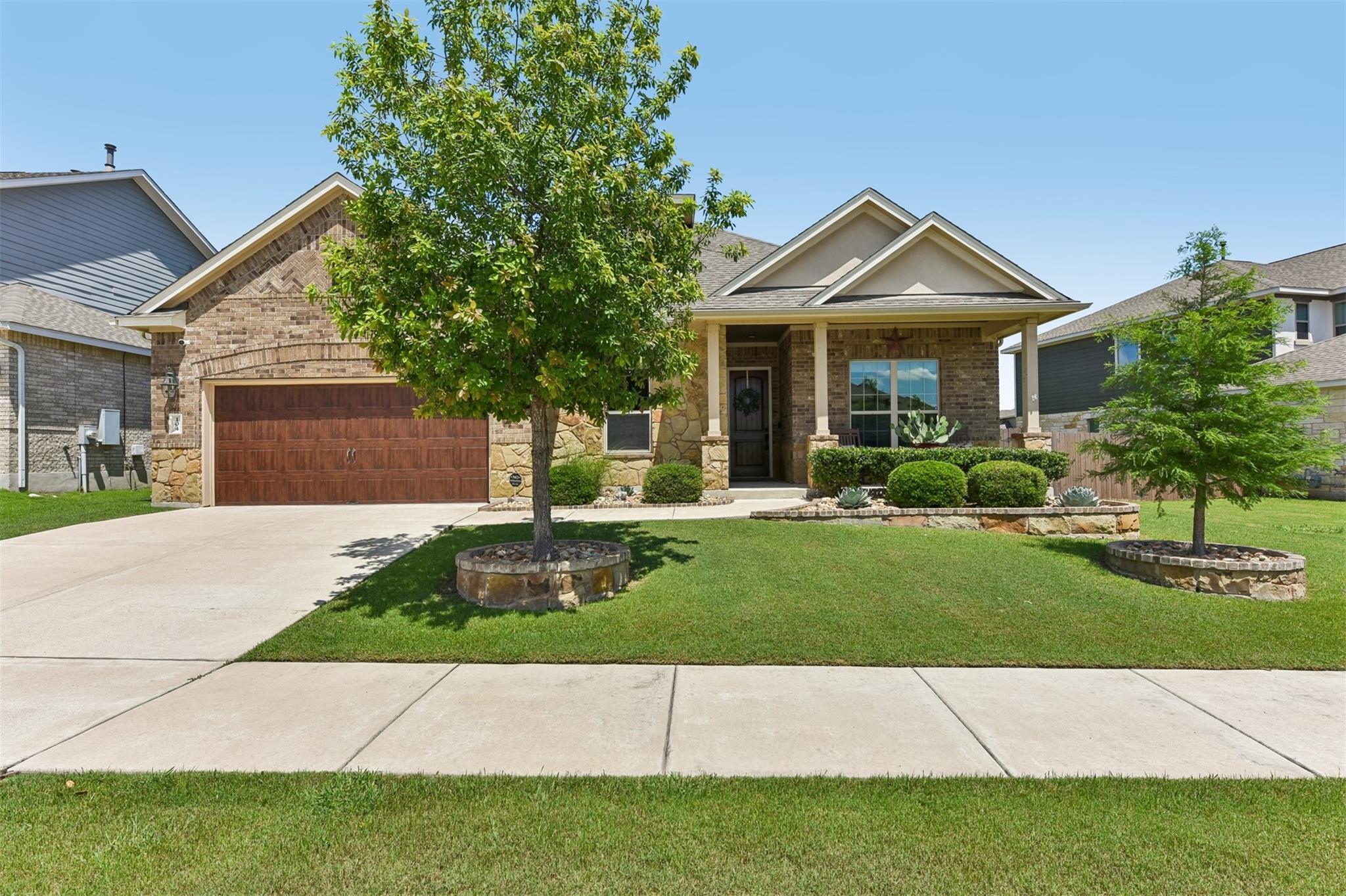 104 Skylark Ln Property Photo 1