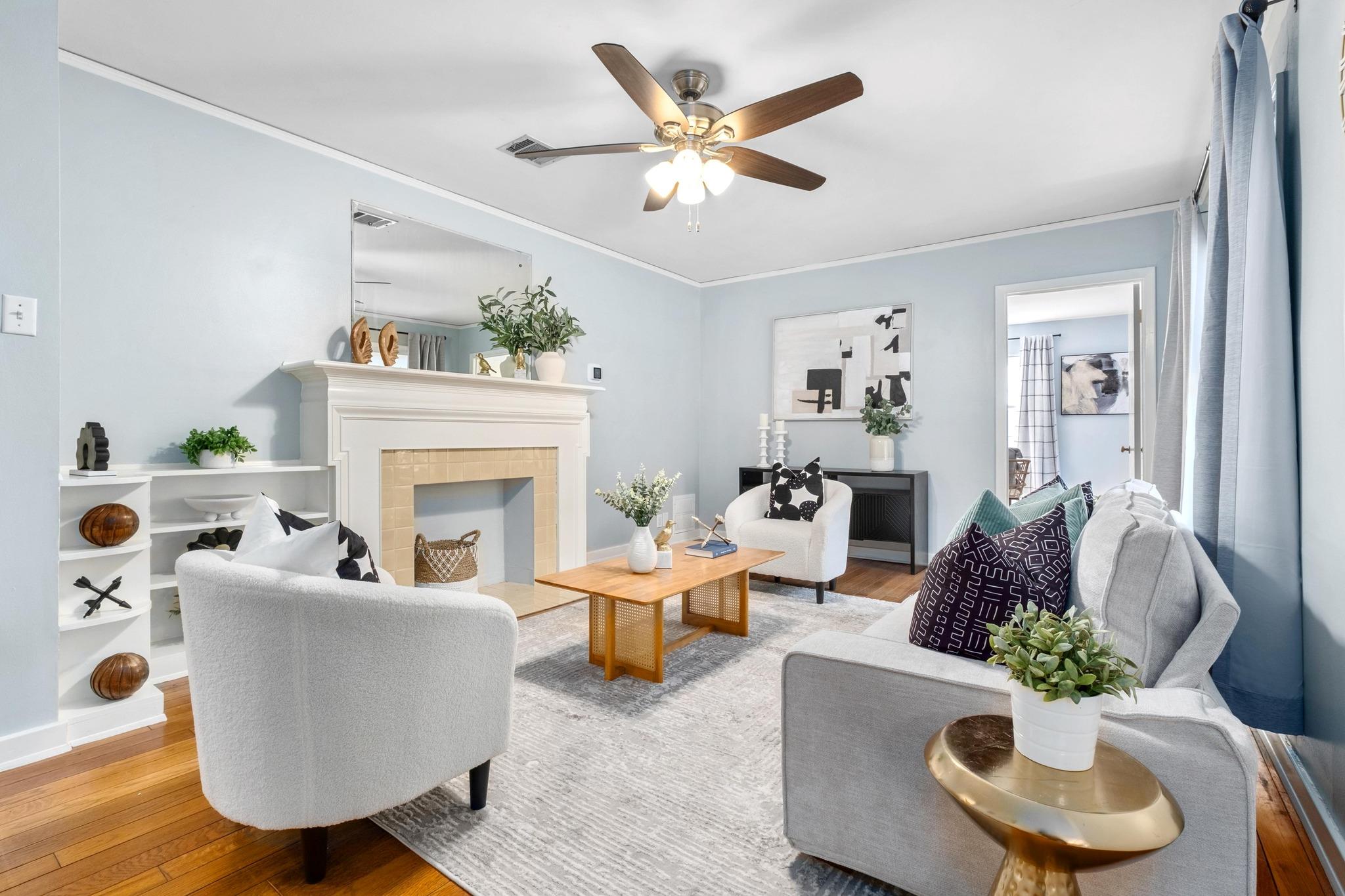 1027 E 43rd St Property Photo 2