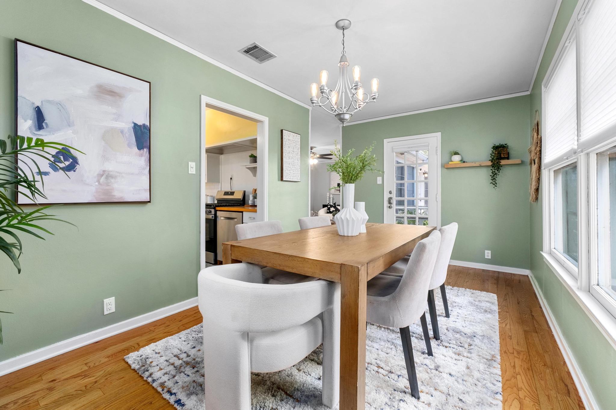 1027 E 43rd St Property Photo 3