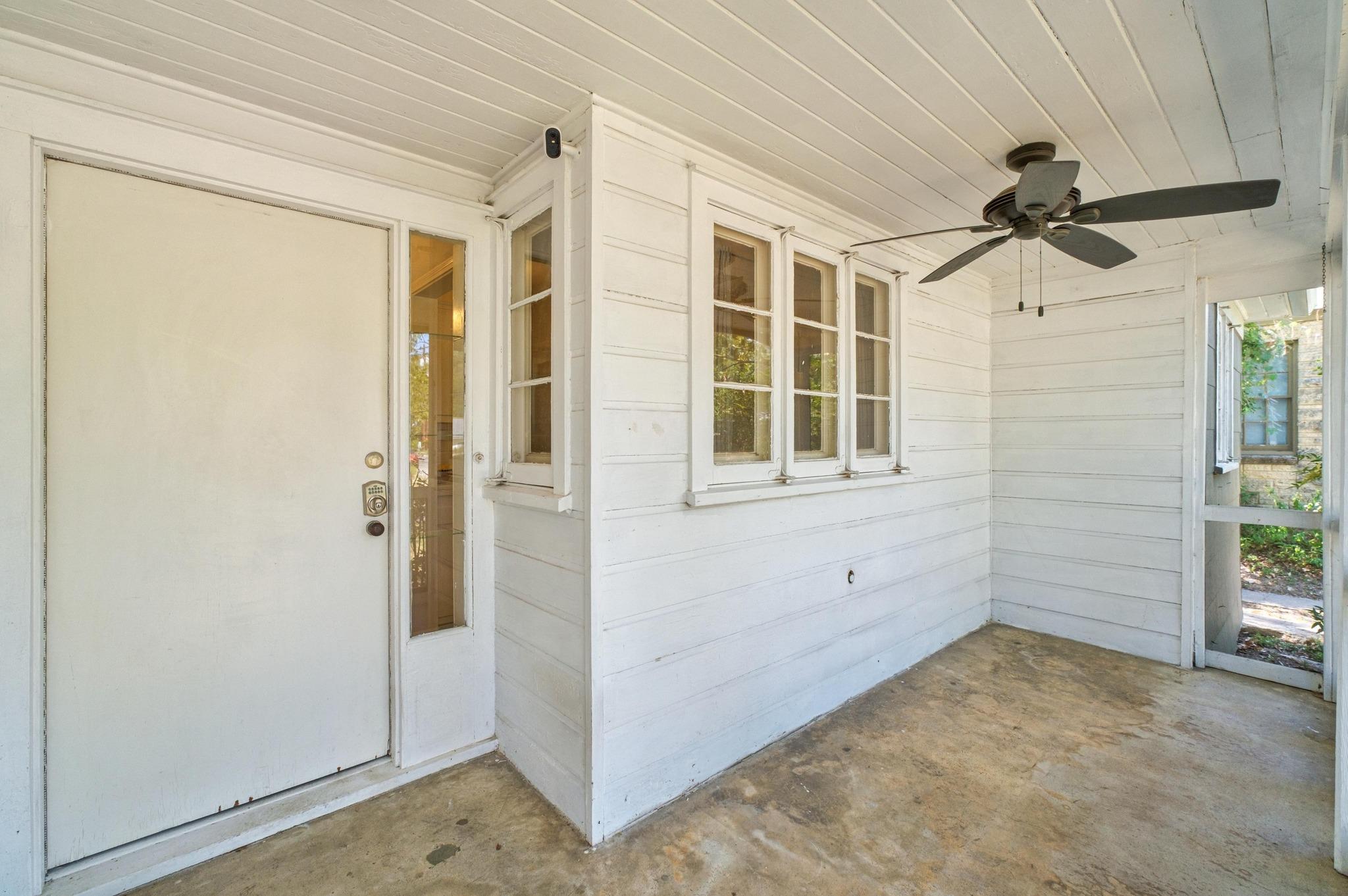 1027 E 43rd St Property Photo 7