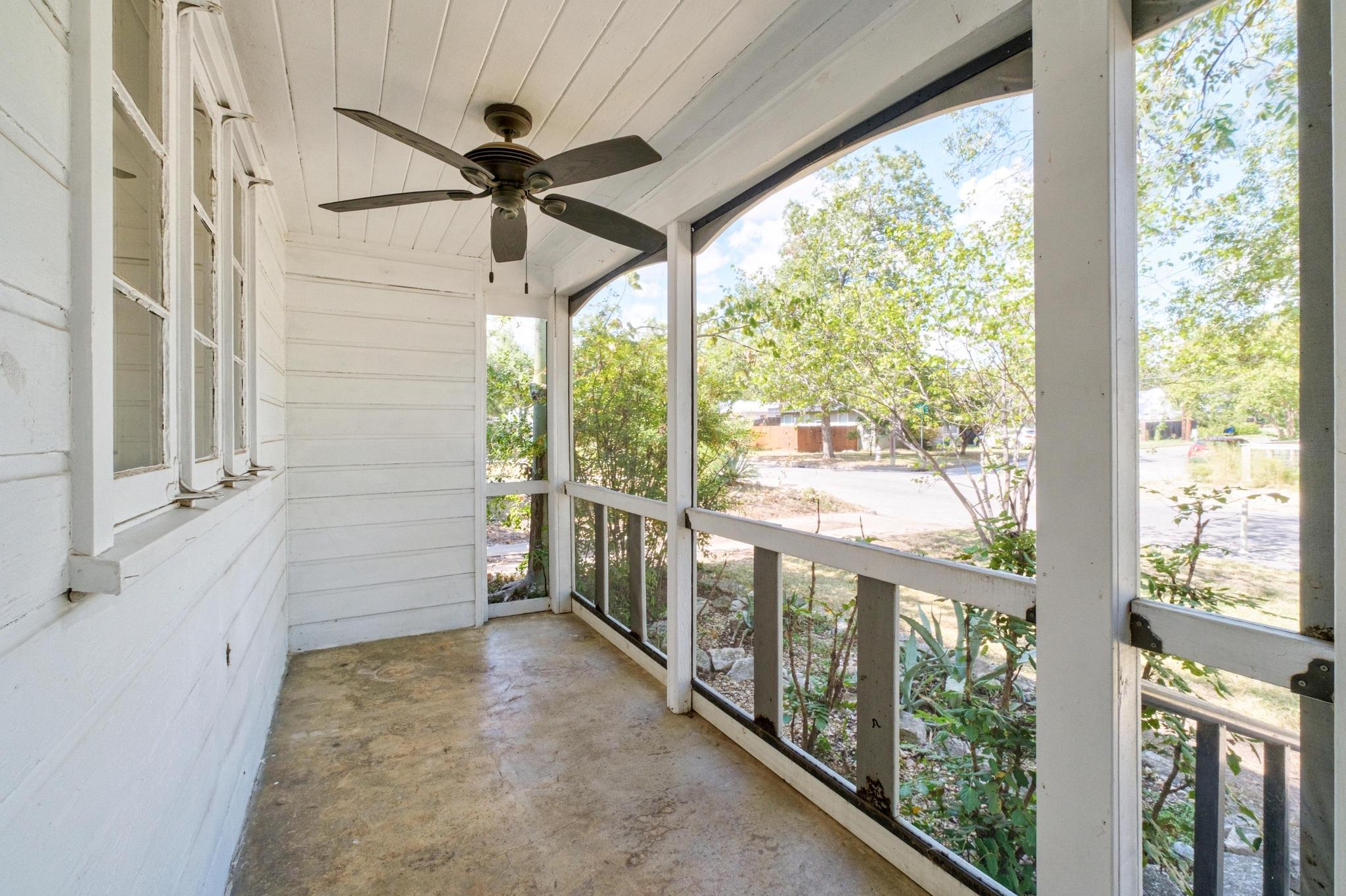 1027 E 43rd St Property Photo 8