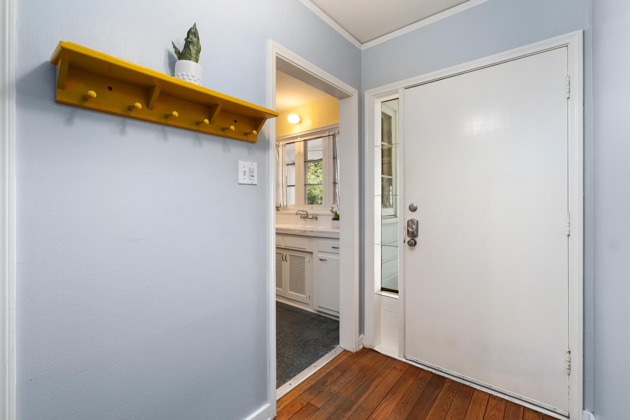 1027 E 43rd St Property Photo 9