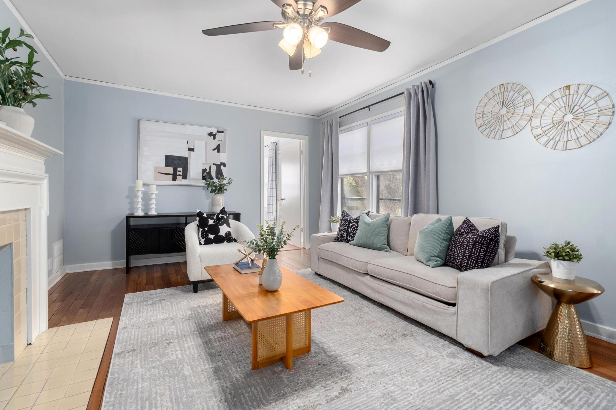 1027 E 43rd St Property Photo 10