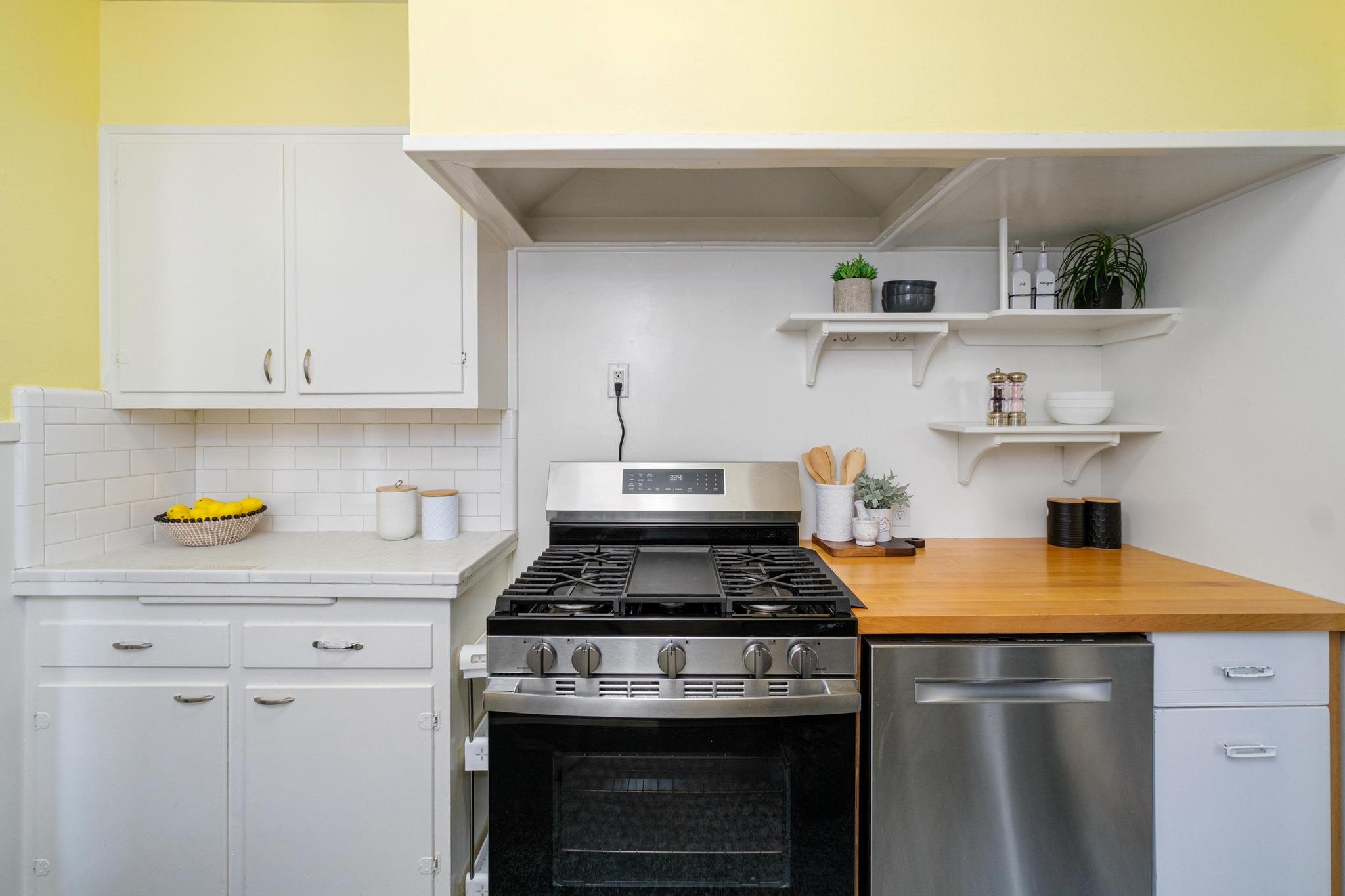 1027 E 43rd St Property Photo 13